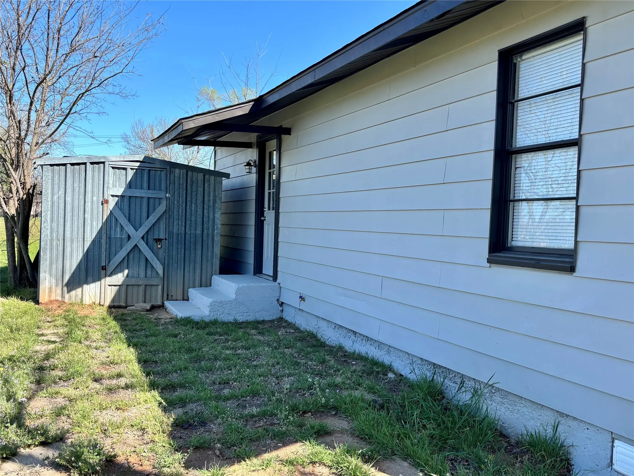 Single Family Residence For Sale in Montague County , 607 Baylor Street, Nocona, Texas 76255, 3 Bedroom, 2 Bathroom, Garage spaces, 1,330 Sqft, built in 1965, Preowned, mls#21216520, Real Estate Agent in Nocona, Homes For Sale in Montague county, Homes For Sale in Nocona, Realtor in Nocona Texas, Real Estate Brokerage Independent Realty Texas, Luminita Cordes Realtor