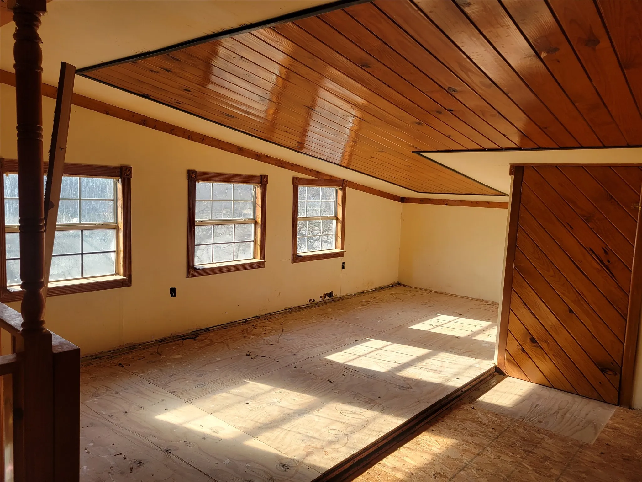 Bonus room with a vaulted wooden ceiling and plenty of natural light