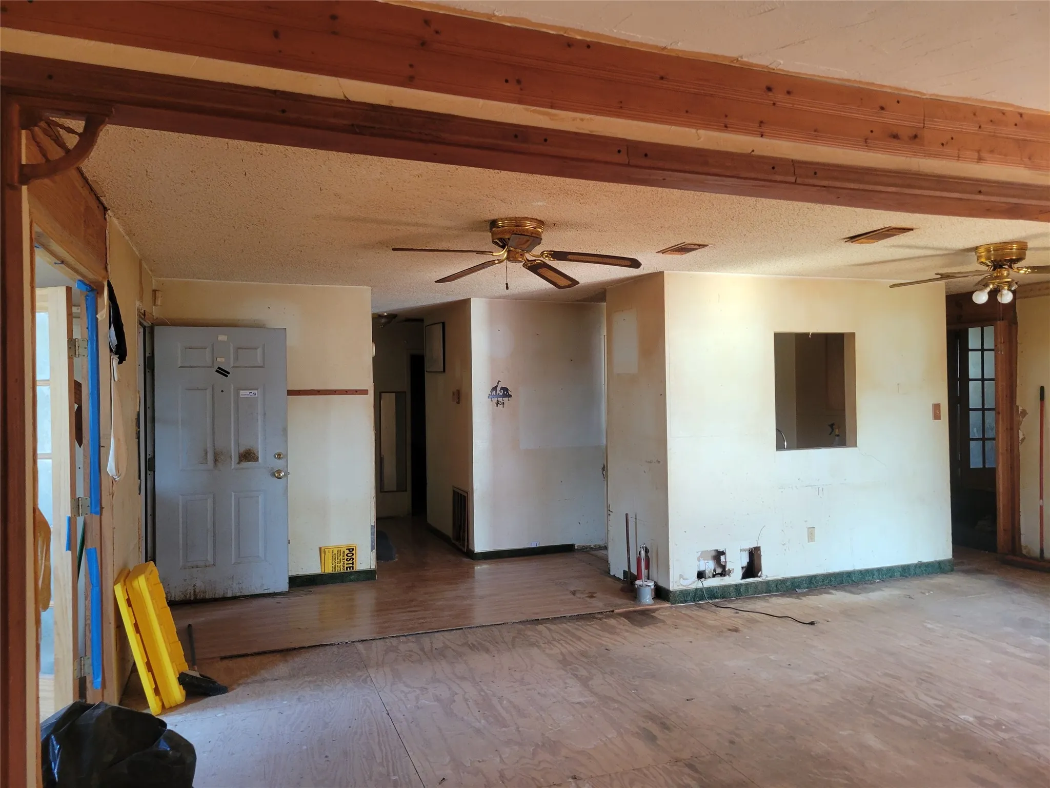 Single Family Residence For Sale in Brown County , 2371 Live Oak Drive, May, Texas 76857, 4 Bedroom, 1 Bathroom, 2 Garage spaces, 4,000 Sqft, built in 2003, mls#21195737, Real Estate Agent in May, Homes For Sale in Brown county, Homes For Sale in May, Realtor in May Texas, Real Estate Brokerage Independent Realty Texas, Luminita Cordes Realtor