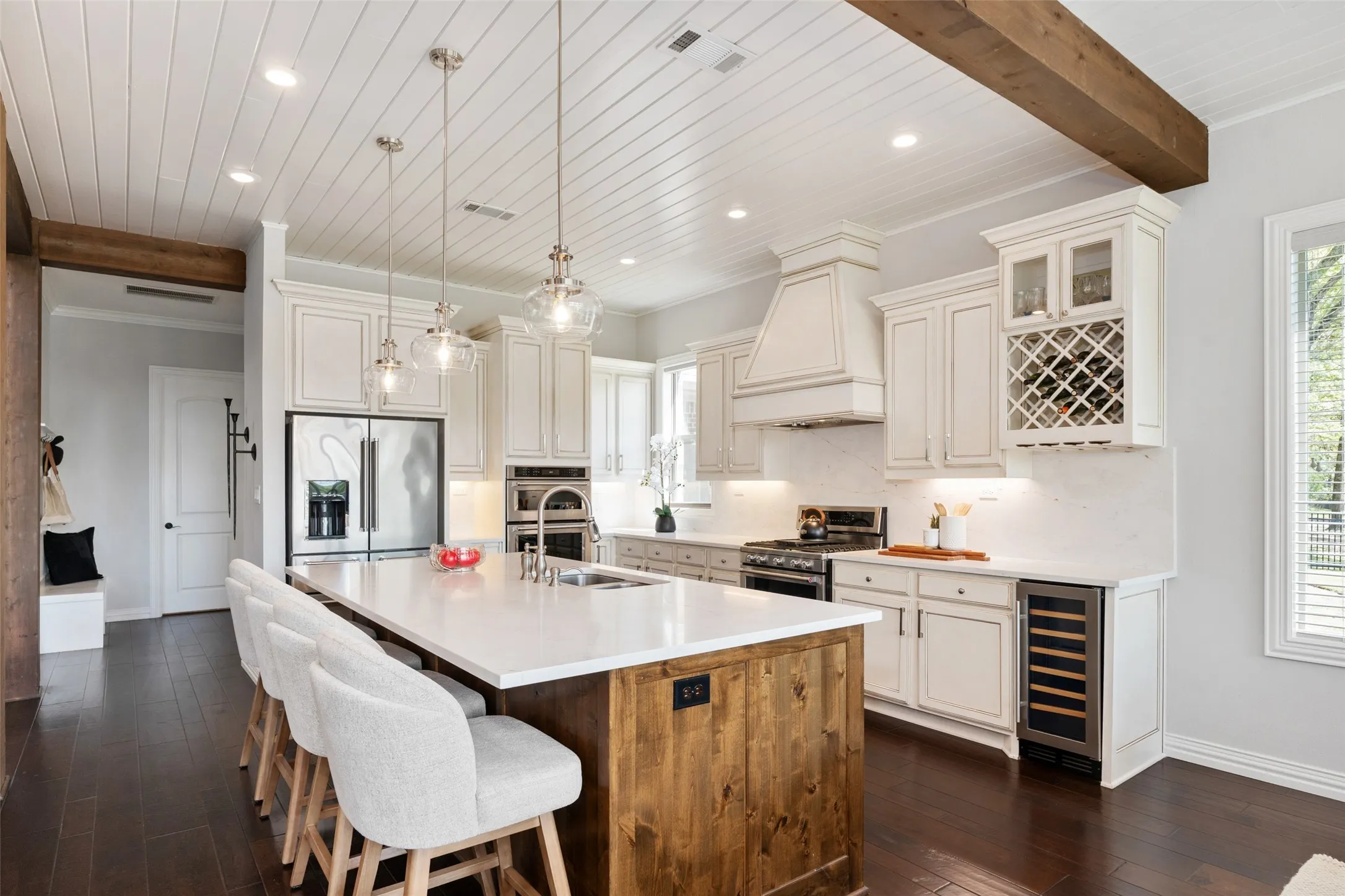 Single Family Residence For Sale in Henderson County , 211 Sandpiper Drive, Mabank, Texas 75156, 6 Bedroom, 5 Bathroom, 3 Garage spaces, 3,854 Sqft, built in 2016, mls#21213192, Real Estate Agent in Mabank, Homes For Sale in Henderson county, Homes For Sale in Mabank, Realtor in Mabank Texas, Real Estate Brokerage Independent Realty Texas, Luminita Cordes Realtor