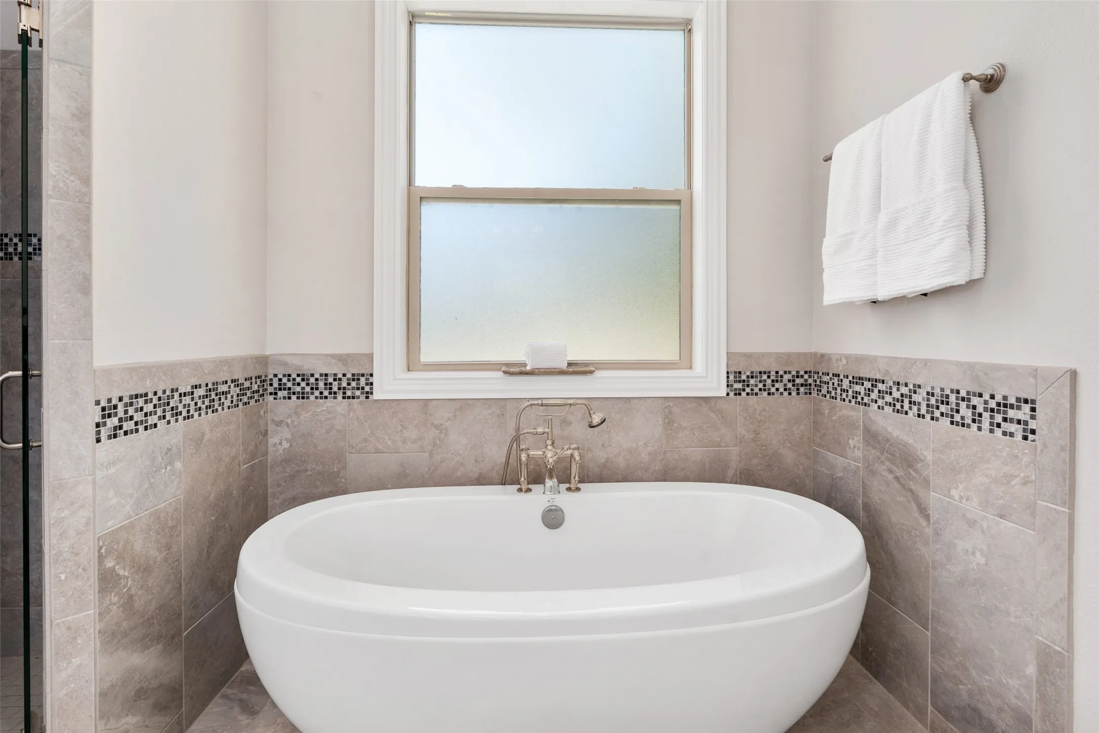 Primary bath soaking tub & Separate Shower