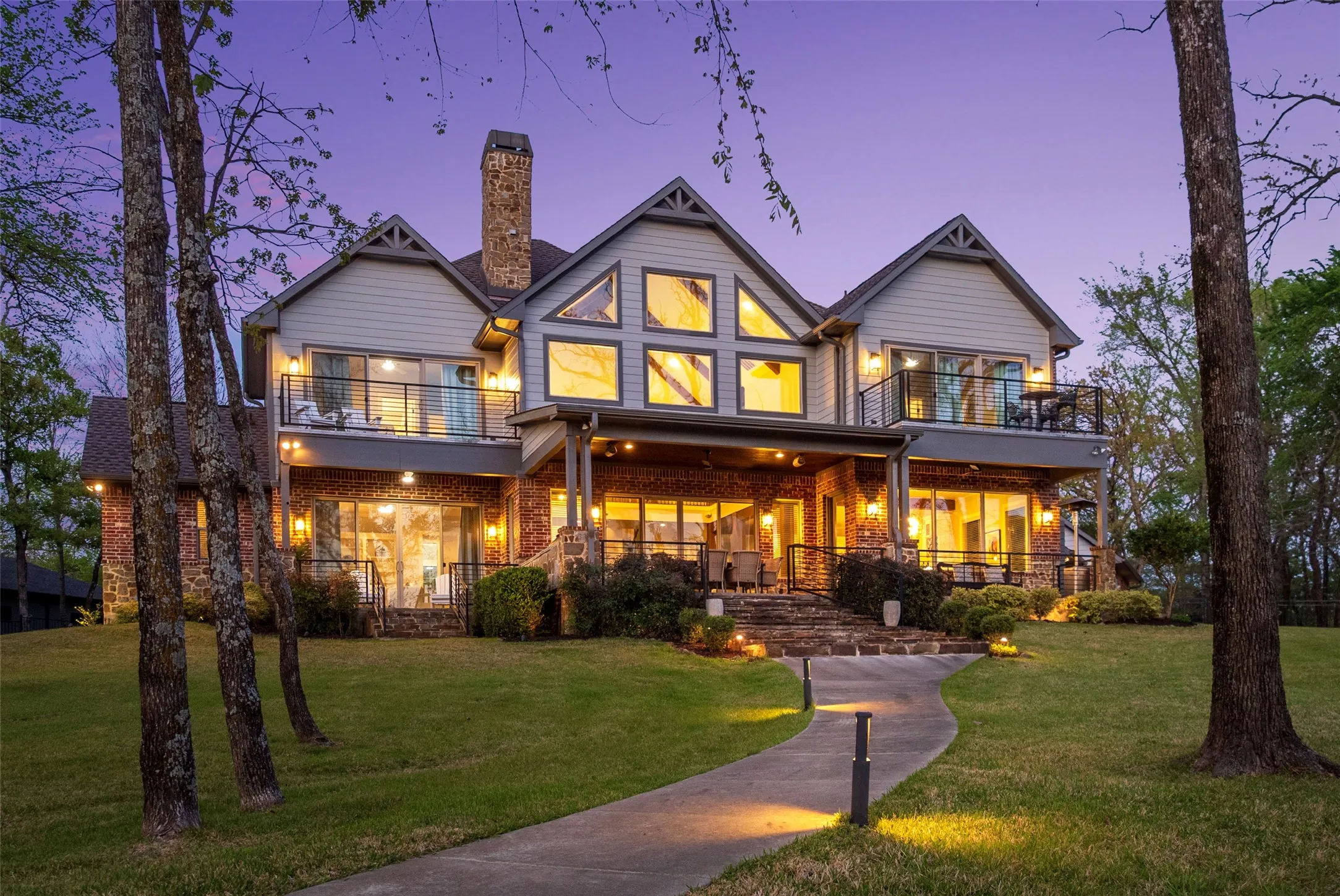 Single Family Residence For Sale in Henderson County , 211 Sandpiper Drive, Mabank, Texas 75156, 6 Bedroom, 5 Bathroom, 3 Garage spaces, 3,854 Sqft, built in 2016, mls#21213192, Real Estate Agent in Mabank, Homes For Sale in Henderson county, Homes For Sale in Mabank, Realtor in Mabank Texas, Real Estate Brokerage Independent Realty Texas, Luminita Cordes Realtor