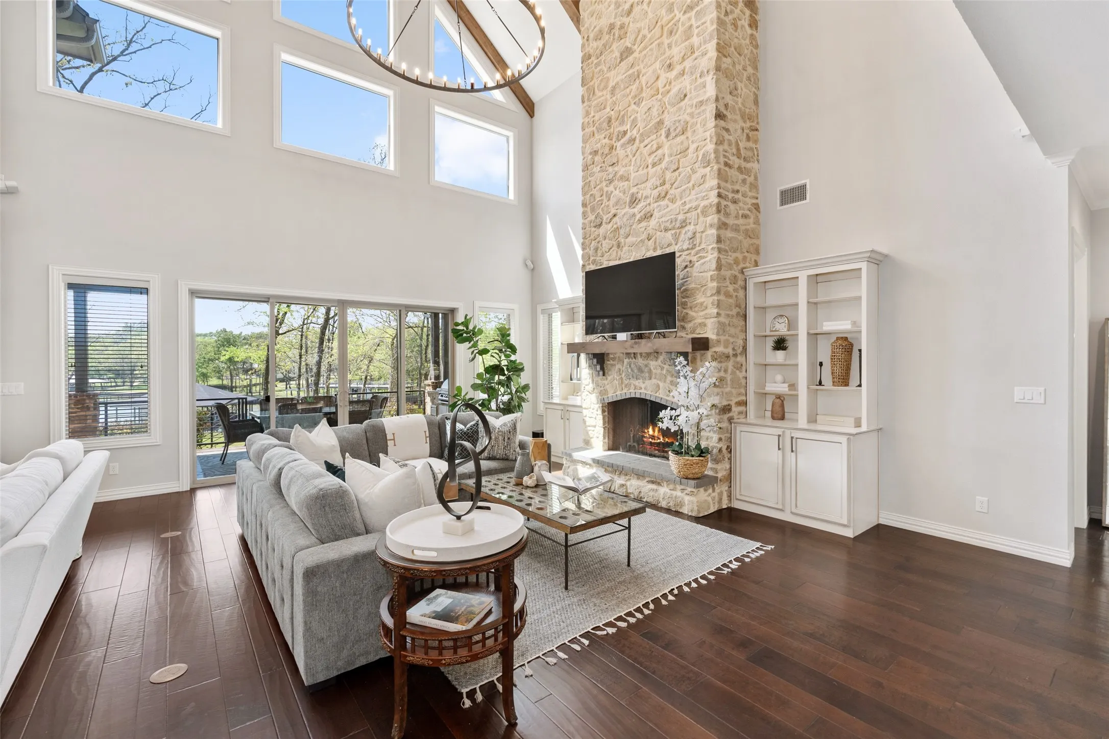 Stone fireplace, vaulted 26' ceiling, sliding doors onto outdoor kitchen