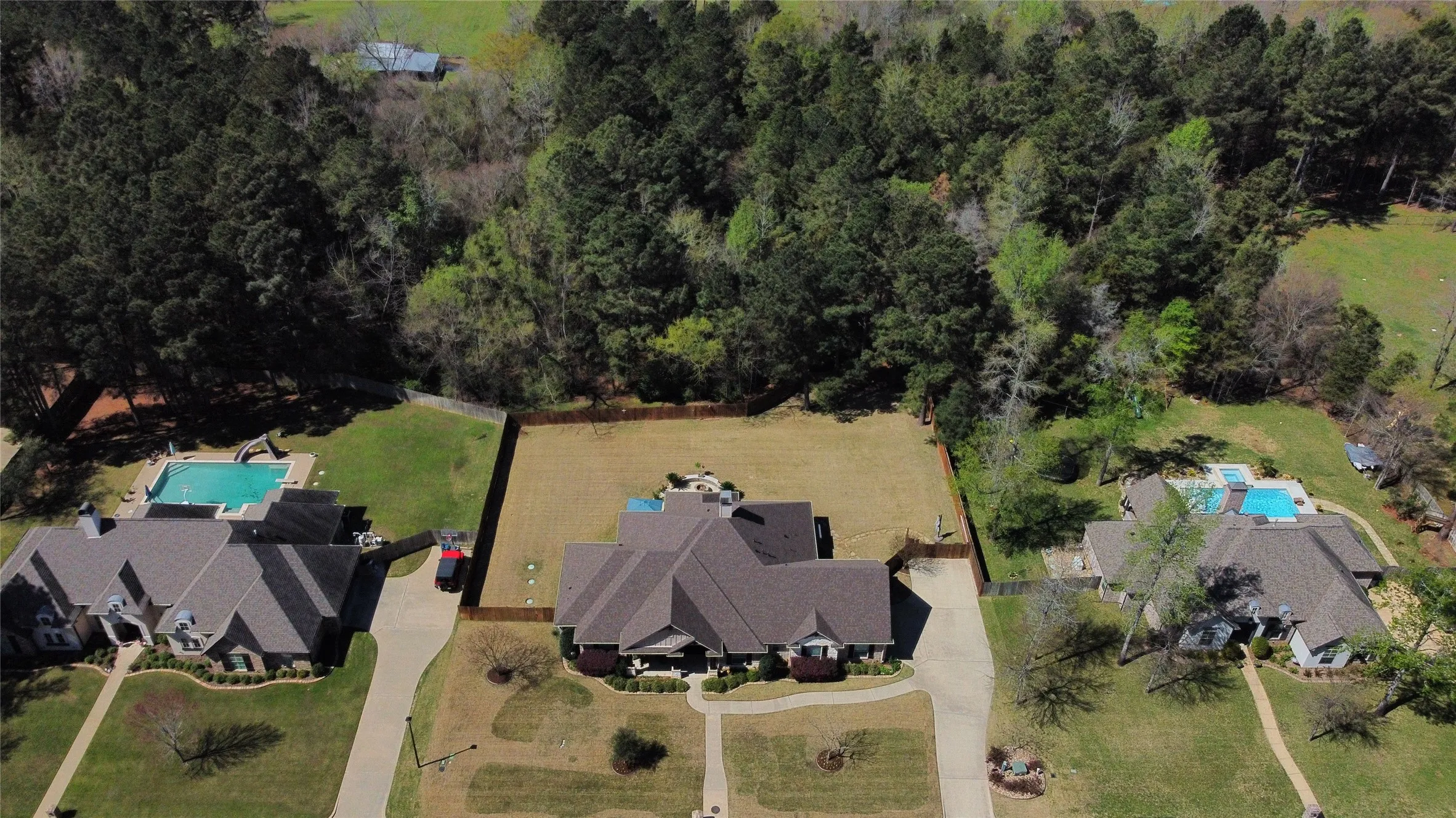Single Family Residence For Sale in Smith County , 12065 Jazmin Circle, Flint, Texas 75762, 4 Bedrooms, 4 Bathrooms, 2 Garage spaces, 3,454 Sqft, built in 2014, Preowned, Price $795,000, mls#21209469, Real Estate Agent in Flint, Homes For Sale in Smith county, Homes For Sale in Flint, Realtor in Flint Texas, Real Estate Brokerage Independent Realty Texas, Luminita Cordes Realtor