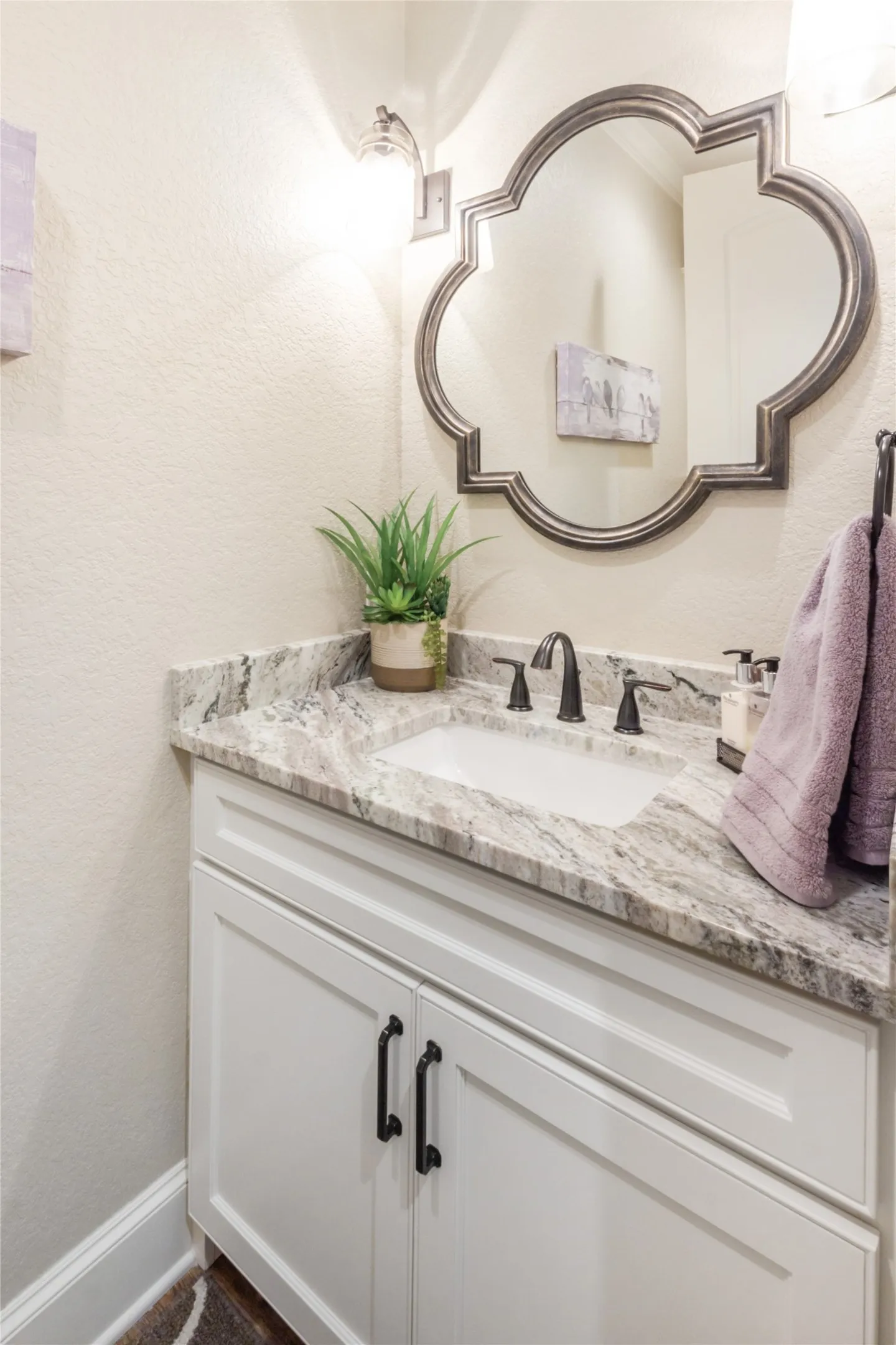 Single Family Residence For Sale in Smith County , 12065 Jazmin Circle, Flint, Texas 75762, 4 Bedrooms, 4 Bathrooms, 2 Garage spaces, 3,454 Sqft, built in 2014, Preowned, Price $795,000, mls#21209469, Real Estate Agent in Flint, Homes For Sale in Smith county, Homes For Sale in Flint, Realtor in Flint Texas, Real Estate Brokerage Independent Realty Texas, Luminita Cordes Realtor