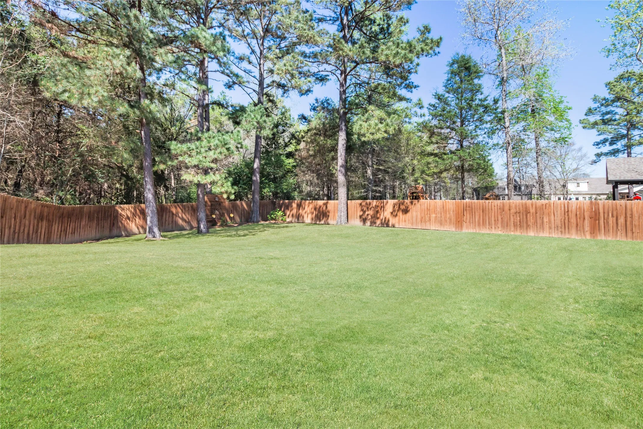 Single Family Residence For Sale in Smith County , 12065 Jazmin Circle, Flint, Texas 75762, 4 Bedrooms, 4 Bathrooms, 2 Garage spaces, 3,454 Sqft, built in 2014, Preowned, Price $795,000, mls#21209469, Real Estate Agent in Flint, Homes For Sale in Smith county, Homes For Sale in Flint, Realtor in Flint Texas, Real Estate Brokerage Independent Realty Texas, Luminita Cordes Realtor
