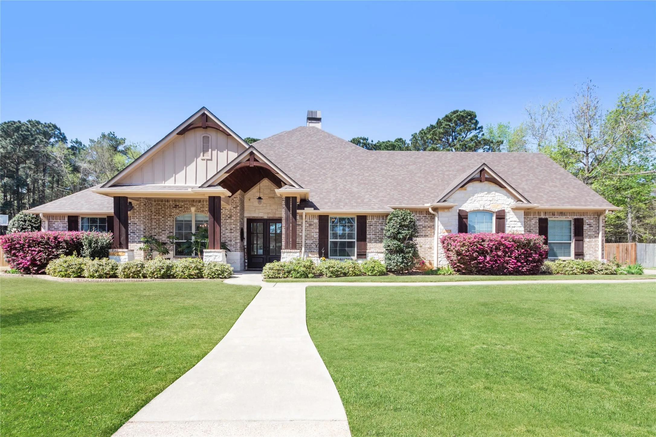 Single Family Residence For Sale in Smith County , 12065 Jazmin Circle, Flint, Texas 75762, 4 Bedrooms, 4 Bathrooms, 2 Garage spaces, 3,454 Sqft, built in 2014, Preowned, Price $795,000, mls#21209469, Real Estate Agent in Flint, Homes For Sale in Smith county, Homes For Sale in Flint, Realtor in Flint Texas, Real Estate Brokerage Independent Realty Texas, Luminita Cordes Realtor