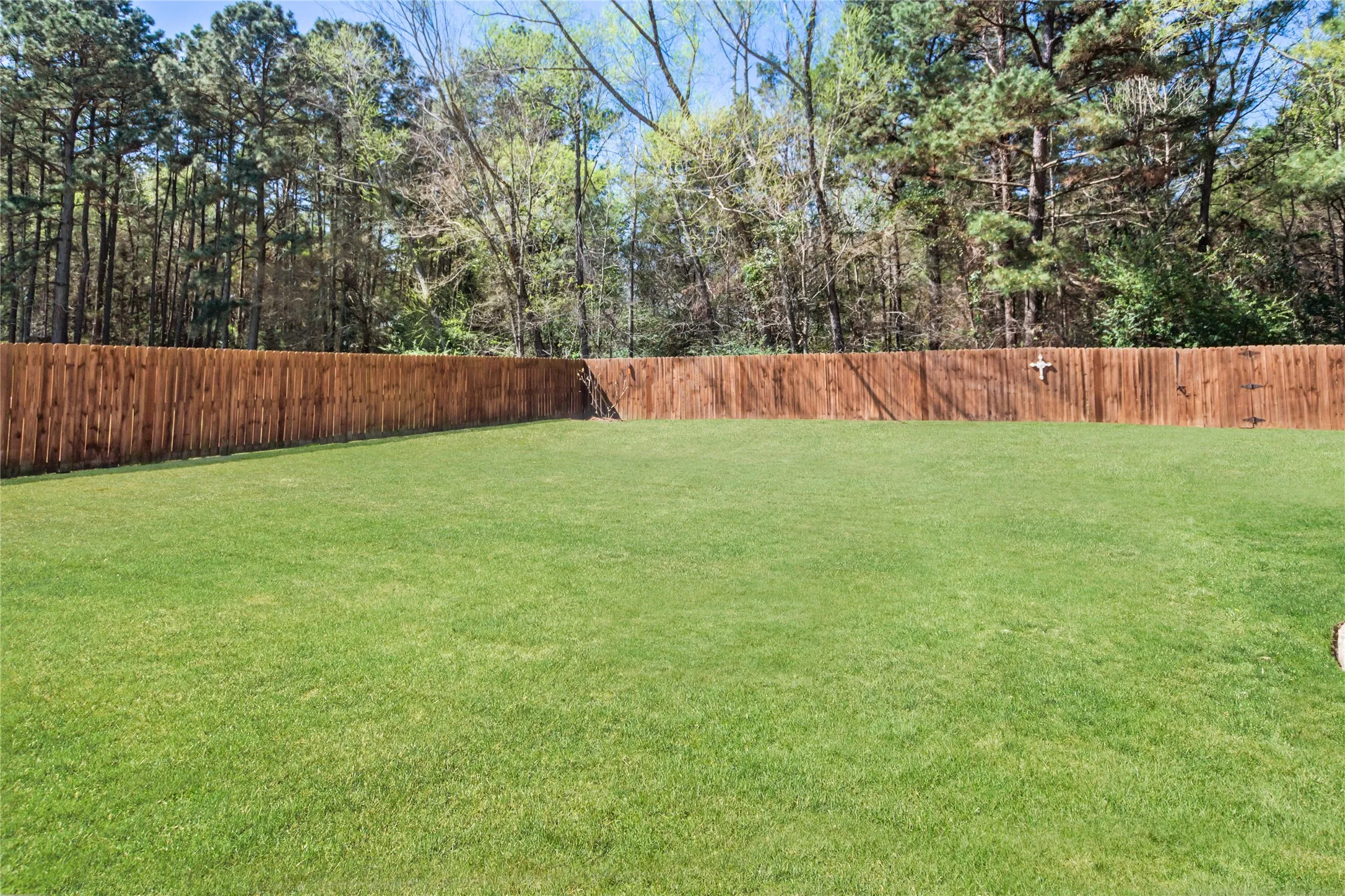Single Family Residence For Sale in Smith County , 12065 Jazmin Circle, Flint, Texas 75762, 4 Bedrooms, 4 Bathrooms, 2 Garage spaces, 3,454 Sqft, built in 2014, Preowned, Price $795,000, mls#21209469, Real Estate Agent in Flint, Homes For Sale in Smith county, Homes For Sale in Flint, Realtor in Flint Texas, Real Estate Brokerage Independent Realty Texas, Luminita Cordes Realtor