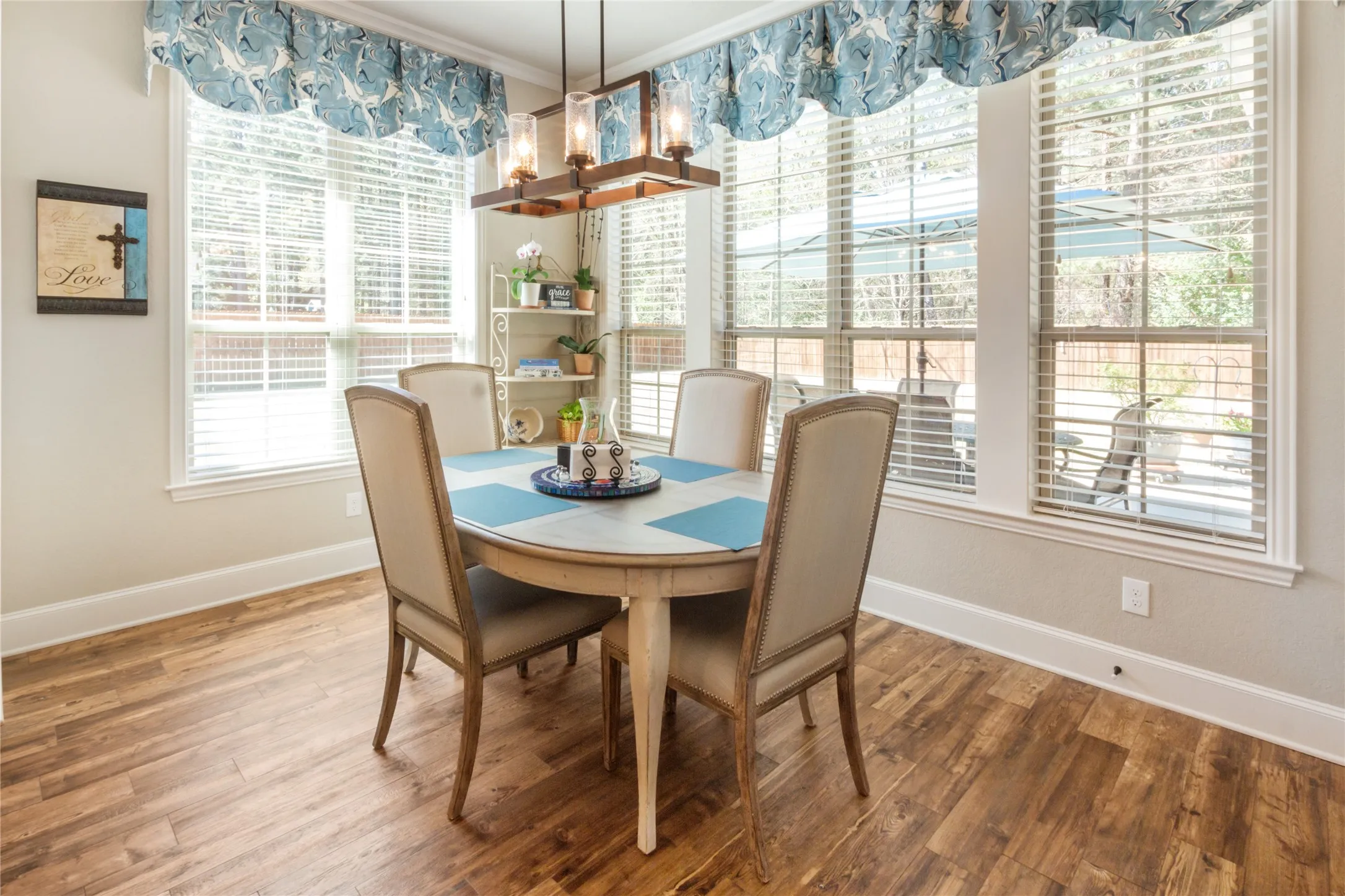 Single Family Residence For Sale in Smith County , 12065 Jazmin Circle, Flint, Texas 75762, 4 Bedrooms, 4 Bathrooms, 2 Garage spaces, 3,454 Sqft, built in 2014, Preowned, Price $795,000, mls#21209469, Real Estate Agent in Flint, Homes For Sale in Smith county, Homes For Sale in Flint, Realtor in Flint Texas, Real Estate Brokerage Independent Realty Texas, Luminita Cordes Realtor