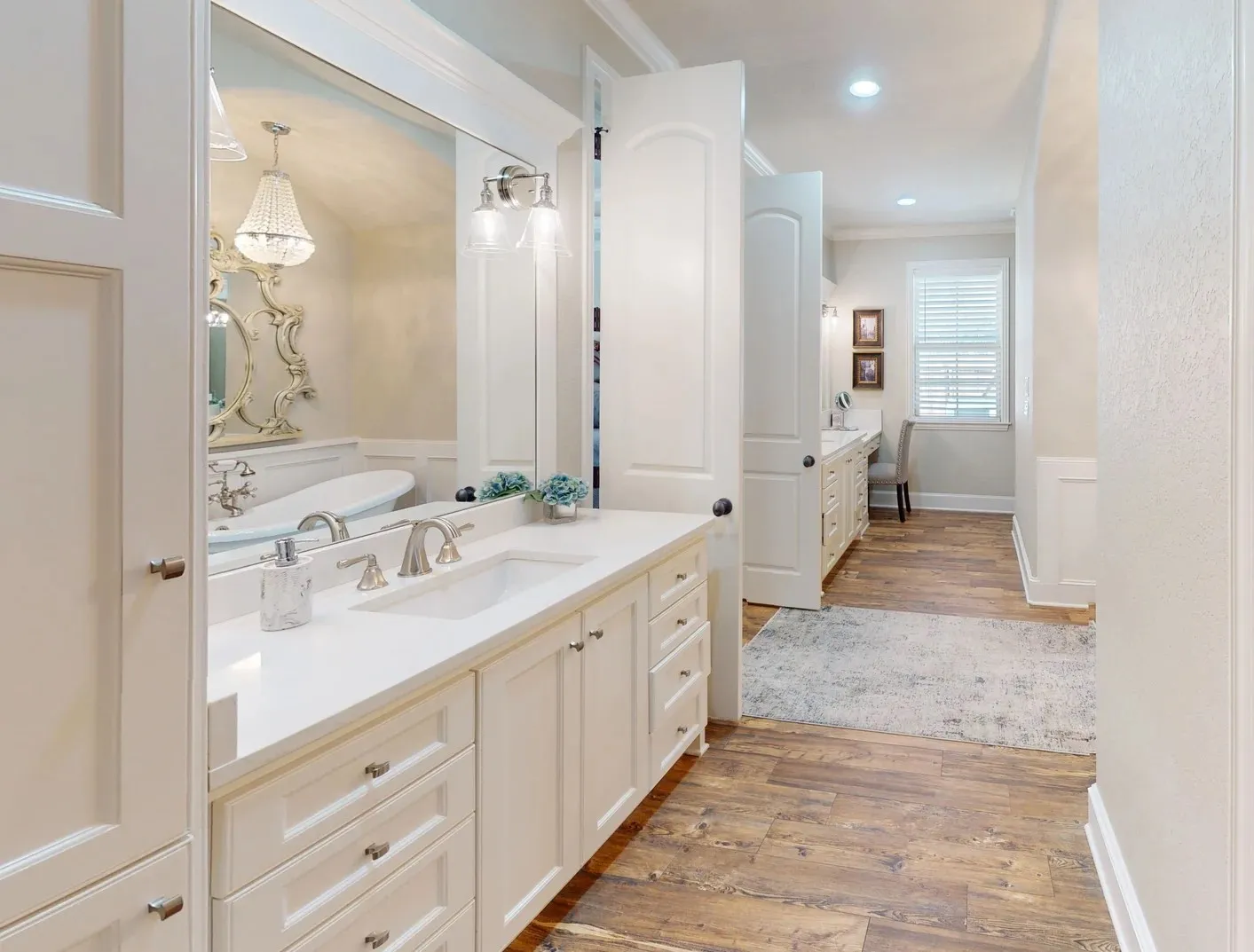 Single Family Residence For Sale in Smith County , 12065 Jazmin Circle, Flint, Texas 75762, 4 Bedrooms, 4 Bathrooms, 2 Garage spaces, 3,454 Sqft, built in 2014, Preowned, Price $795,000, mls#21209469, Real Estate Agent in Flint, Homes For Sale in Smith county, Homes For Sale in Flint, Realtor in Flint Texas, Real Estate Brokerage Independent Realty Texas, Luminita Cordes Realtor