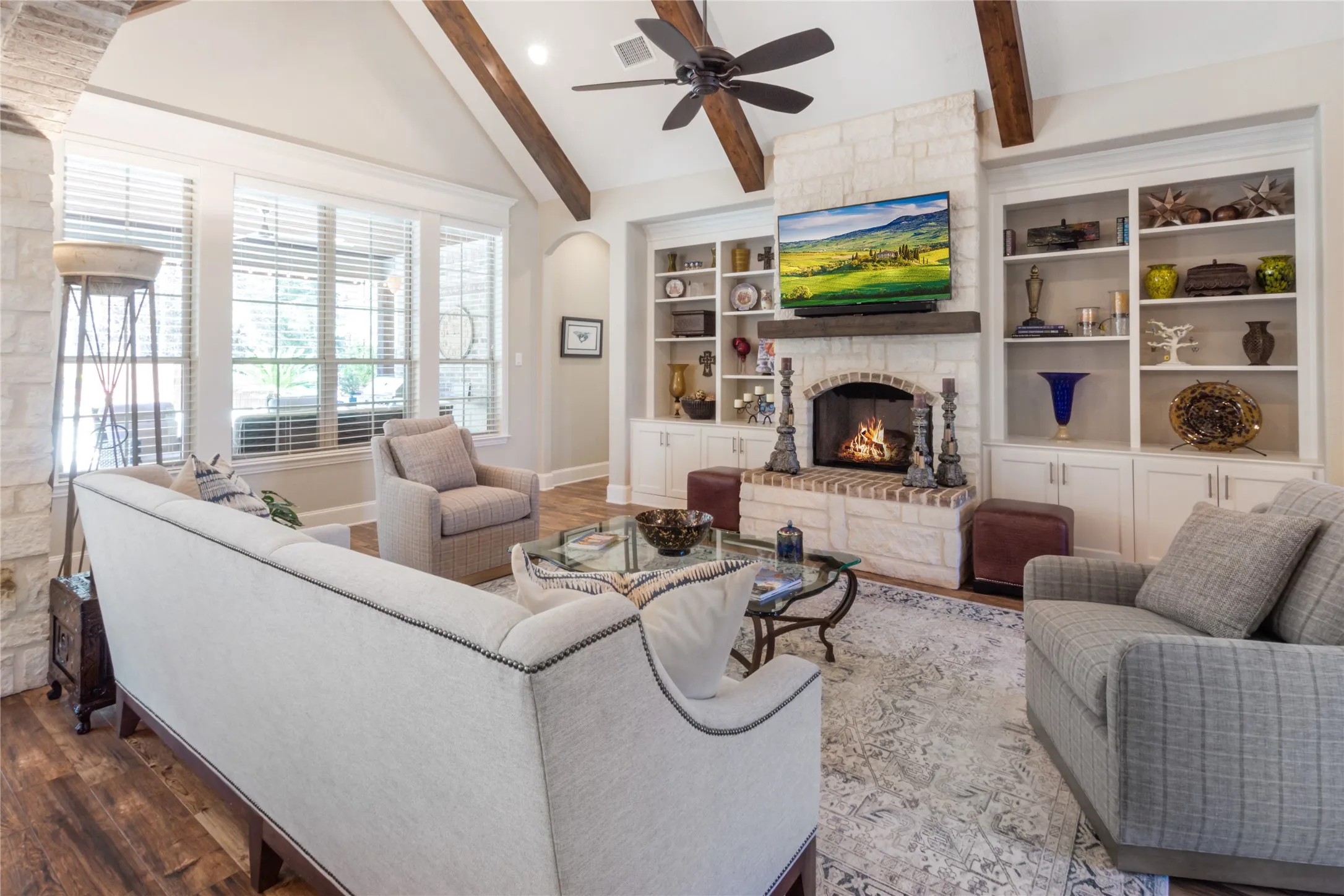 Single Family Residence For Sale in Smith County , 12065 Jazmin Circle, Flint, Texas 75762, 4 Bedrooms, 4 Bathrooms, 2 Garage spaces, 3,454 Sqft, built in 2014, Preowned, Price $795,000, mls#21209469, Real Estate Agent in Flint, Homes For Sale in Smith county, Homes For Sale in Flint, Realtor in Flint Texas, Real Estate Brokerage Independent Realty Texas, Luminita Cordes Realtor