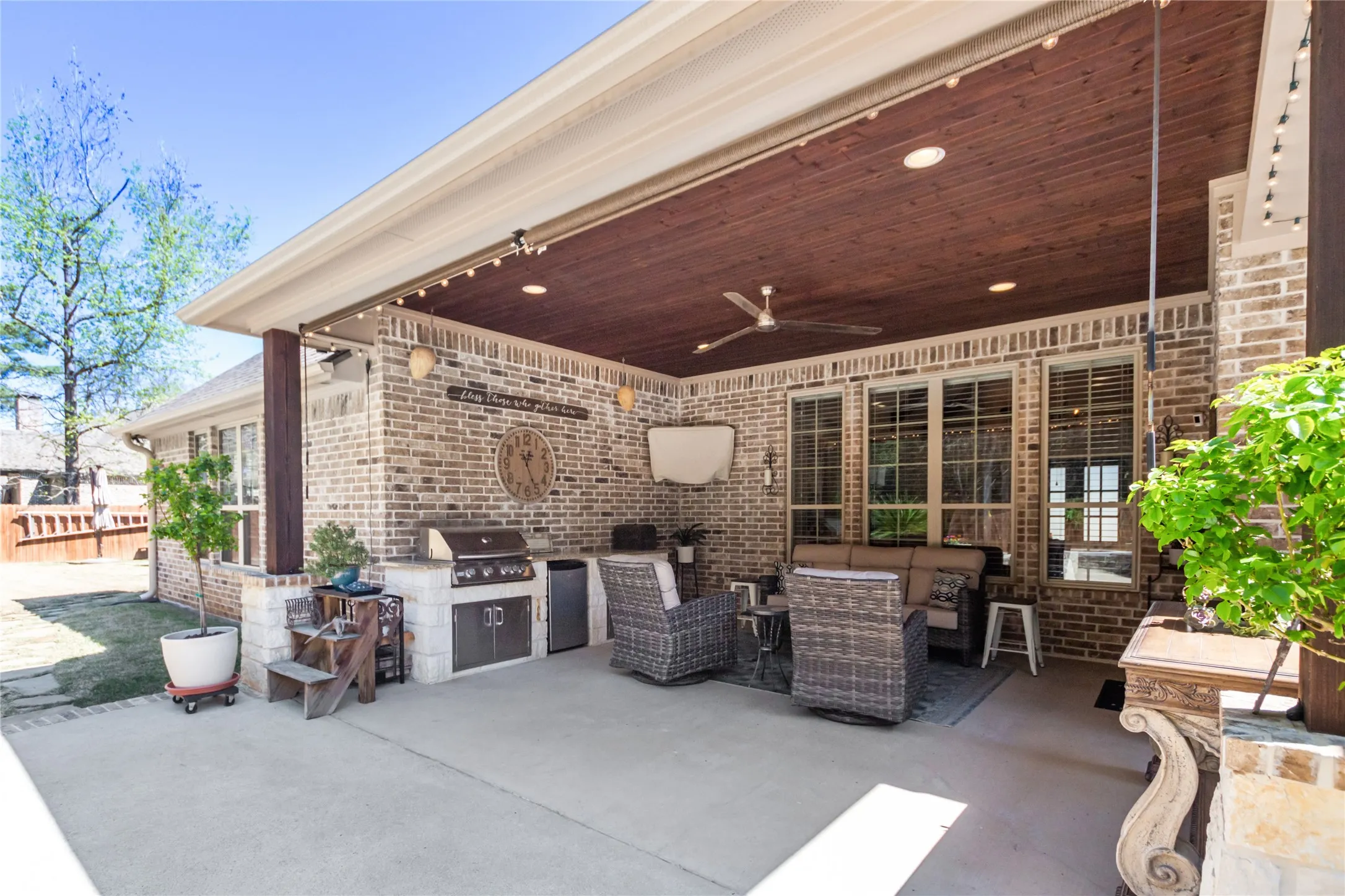 Single Family Residence For Sale in Smith County , 12065 Jazmin Circle, Flint, Texas 75762, 4 Bedrooms, 4 Bathrooms, 2 Garage spaces, 3,454 Sqft, built in 2014, Preowned, Price $795,000, mls#21209469, Real Estate Agent in Flint, Homes For Sale in Smith county, Homes For Sale in Flint, Realtor in Flint Texas, Real Estate Brokerage Independent Realty Texas, Luminita Cordes Realtor