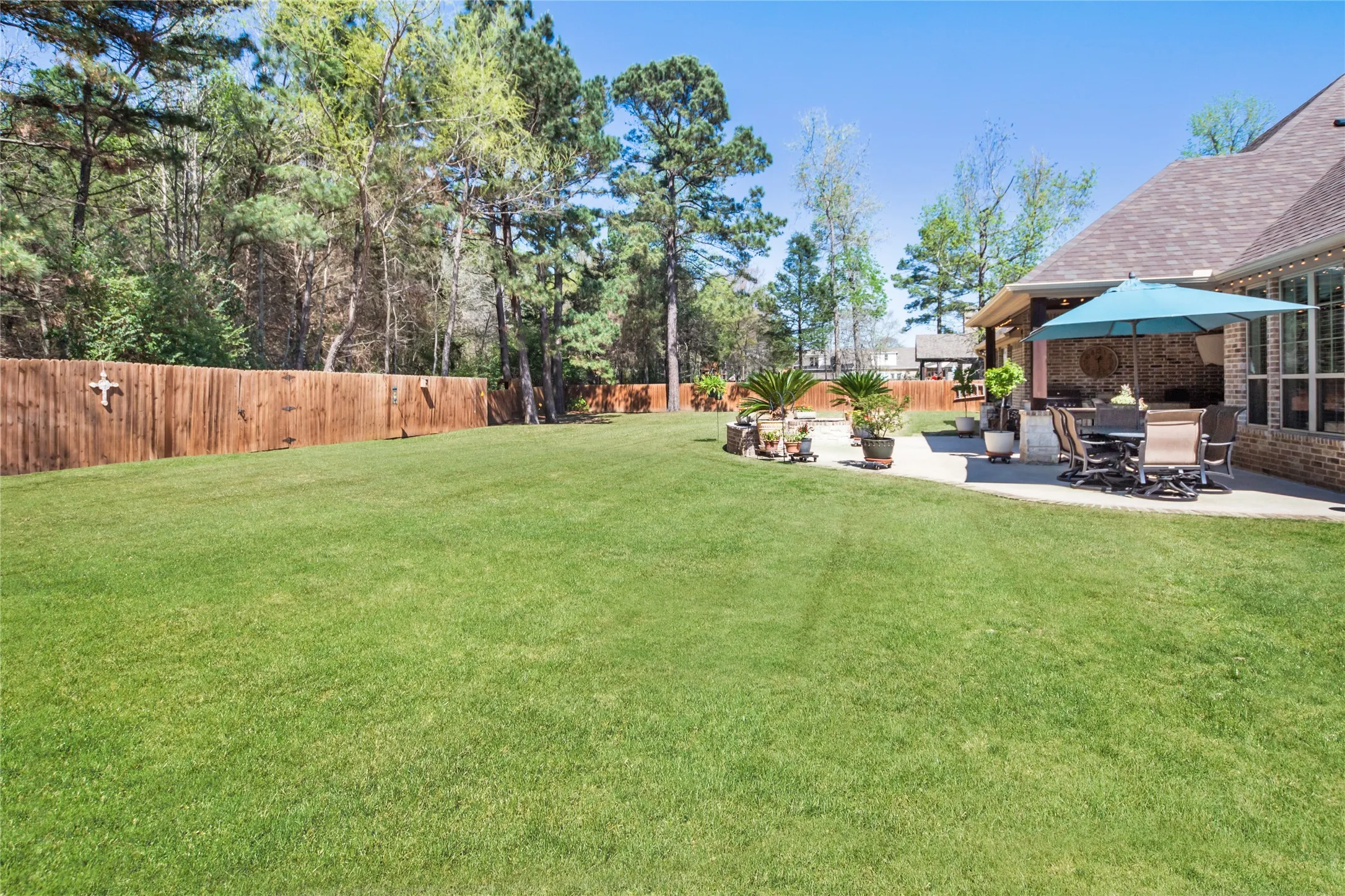 Single Family Residence For Sale in Smith County , 12065 Jazmin Circle, Flint, Texas 75762, 4 Bedrooms, 4 Bathrooms, 2 Garage spaces, 3,454 Sqft, built in 2014, Preowned, Price $795,000, mls#21209469, Real Estate Agent in Flint, Homes For Sale in Smith county, Homes For Sale in Flint, Realtor in Flint Texas, Real Estate Brokerage Independent Realty Texas, Luminita Cordes Realtor