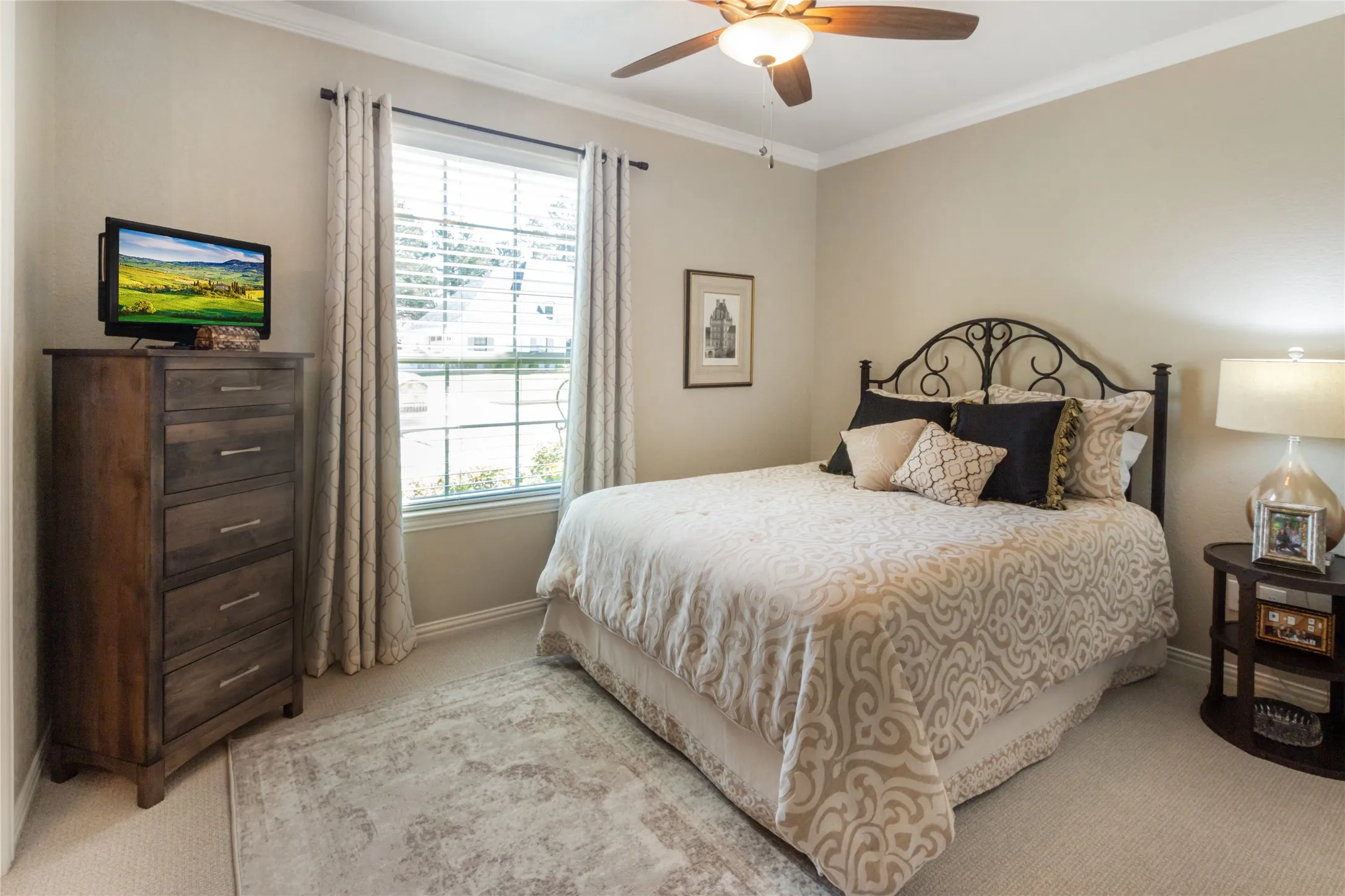 Single Family Residence For Sale in Smith County , 12065 Jazmin Circle, Flint, Texas 75762, 4 Bedrooms, 4 Bathrooms, 2 Garage spaces, 3,454 Sqft, built in 2014, Preowned, Price $795,000, mls#21209469, Real Estate Agent in Flint, Homes For Sale in Smith county, Homes For Sale in Flint, Realtor in Flint Texas, Real Estate Brokerage Independent Realty Texas, Luminita Cordes Realtor