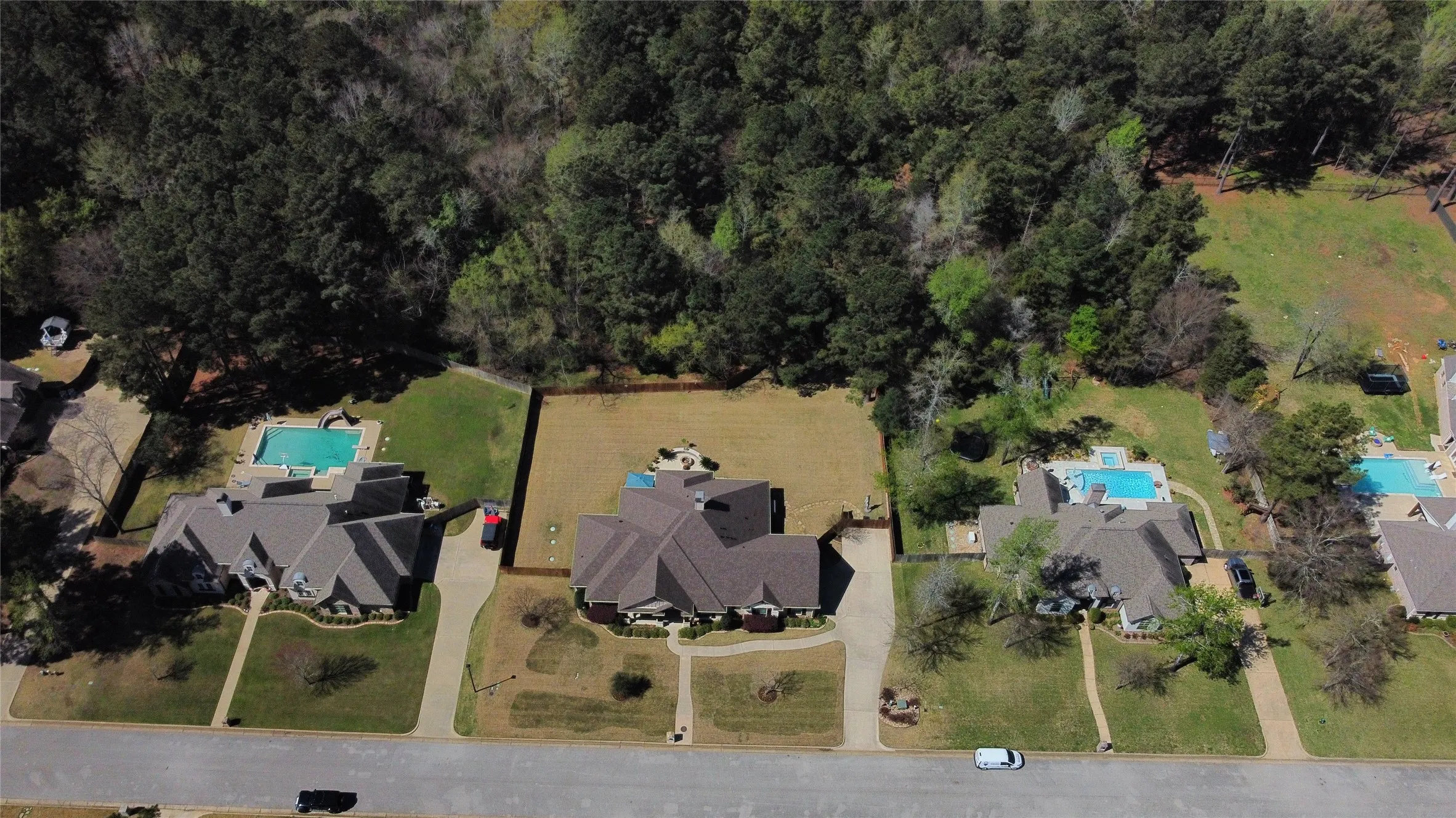 Single Family Residence For Sale in Smith County , 12065 Jazmin Circle, Flint, Texas 75762, 4 Bedrooms, 4 Bathrooms, 2 Garage spaces, 3,454 Sqft, built in 2014, Preowned, Price $795,000, mls#21209469, Real Estate Agent in Flint, Homes For Sale in Smith county, Homes For Sale in Flint, Realtor in Flint Texas, Real Estate Brokerage Independent Realty Texas, Luminita Cordes Realtor