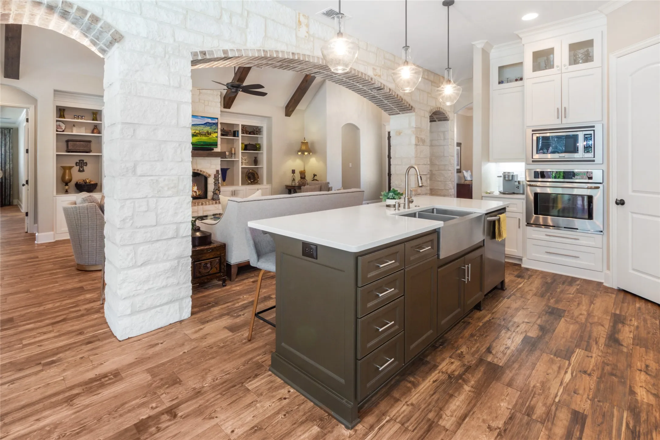Single Family Residence For Sale in Smith County , 12065 Jazmin Circle, Flint, Texas 75762, 4 Bedrooms, 4 Bathrooms, 2 Garage spaces, 3,454 Sqft, built in 2014, Preowned, Price $795,000, mls#21209469, Real Estate Agent in Flint, Homes For Sale in Smith county, Homes For Sale in Flint, Realtor in Flint Texas, Real Estate Brokerage Independent Realty Texas, Luminita Cordes Realtor