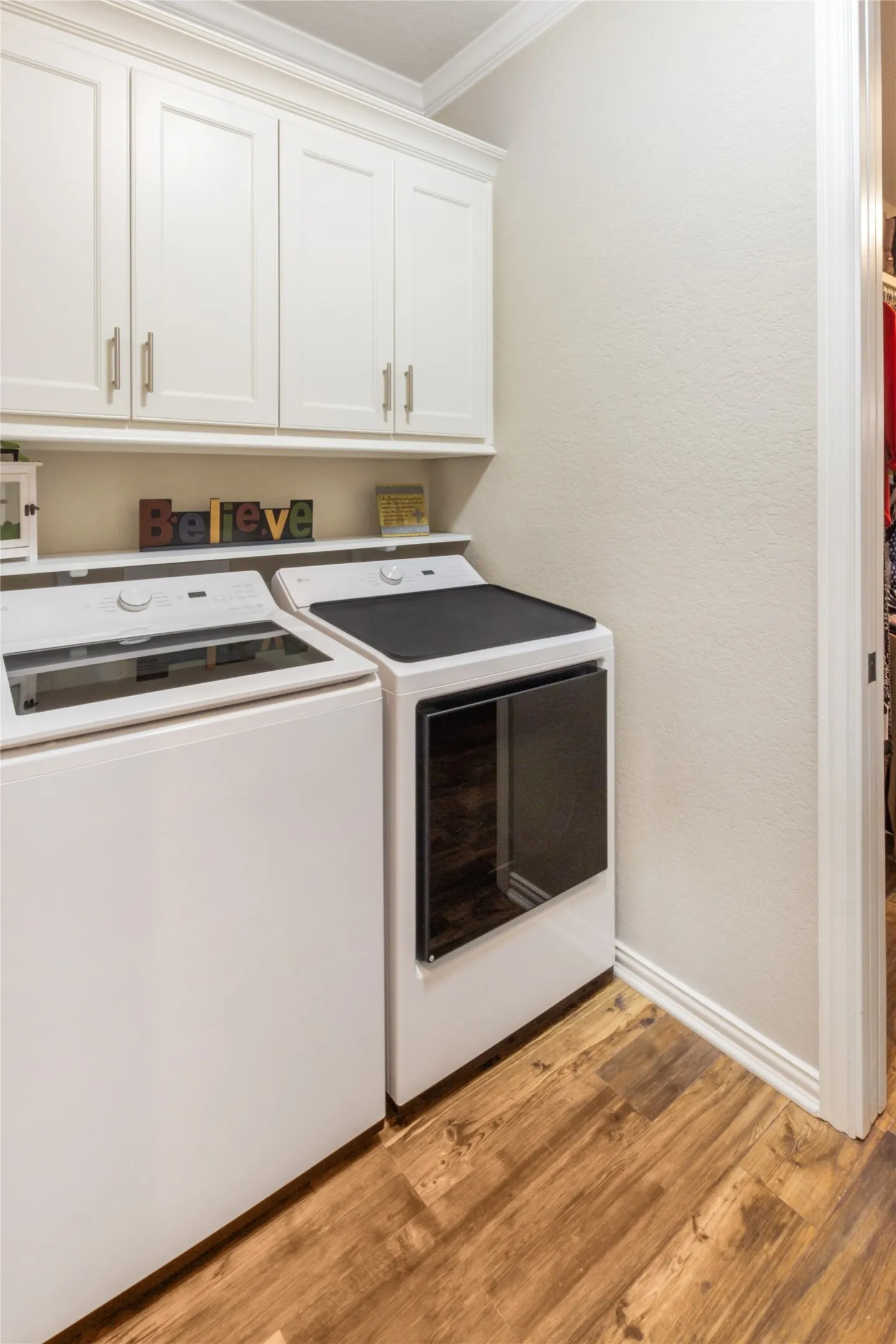 Single Family Residence For Sale in Smith County , 12065 Jazmin Circle, Flint, Texas 75762, 4 Bedrooms, 4 Bathrooms, 2 Garage spaces, 3,454 Sqft, built in 2014, Preowned, Price $795,000, mls#21209469, Real Estate Agent in Flint, Homes For Sale in Smith county, Homes For Sale in Flint, Realtor in Flint Texas, Real Estate Brokerage Independent Realty Texas, Luminita Cordes Realtor