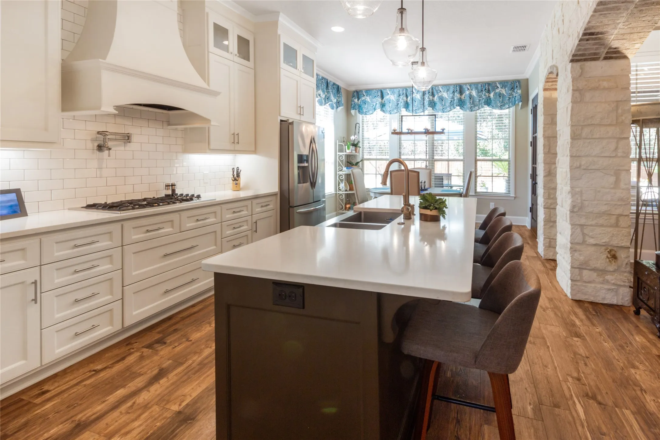 Single Family Residence For Sale in Smith County , 12065 Jazmin Circle, Flint, Texas 75762, 4 Bedrooms, 4 Bathrooms, 2 Garage spaces, 3,454 Sqft, built in 2014, Preowned, Price $795,000, mls#21209469, Real Estate Agent in Flint, Homes For Sale in Smith county, Homes For Sale in Flint, Realtor in Flint Texas, Real Estate Brokerage Independent Realty Texas, Luminita Cordes Realtor