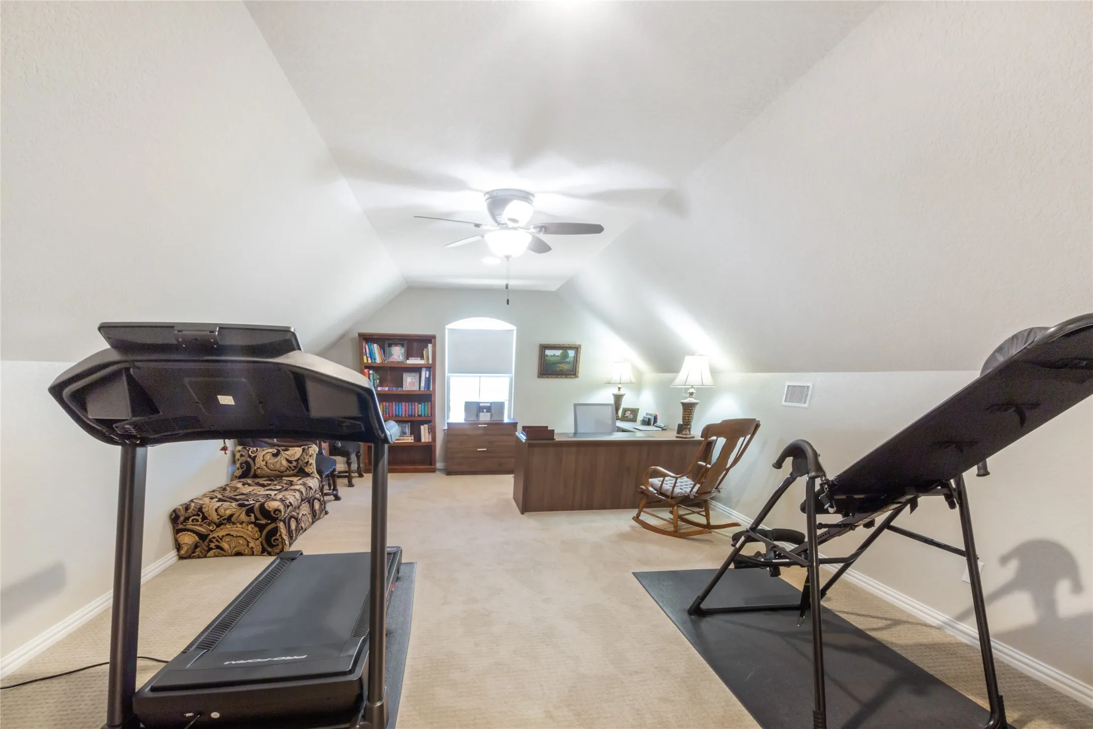 Single Family Residence For Sale in Smith County , 12065 Jazmin Circle, Flint, Texas 75762, 4 Bedrooms, 4 Bathrooms, 2 Garage spaces, 3,454 Sqft, built in 2014, Preowned, Price $795,000, mls#21209469, Real Estate Agent in Flint, Homes For Sale in Smith county, Homes For Sale in Flint, Realtor in Flint Texas, Real Estate Brokerage Independent Realty Texas, Luminita Cordes Realtor