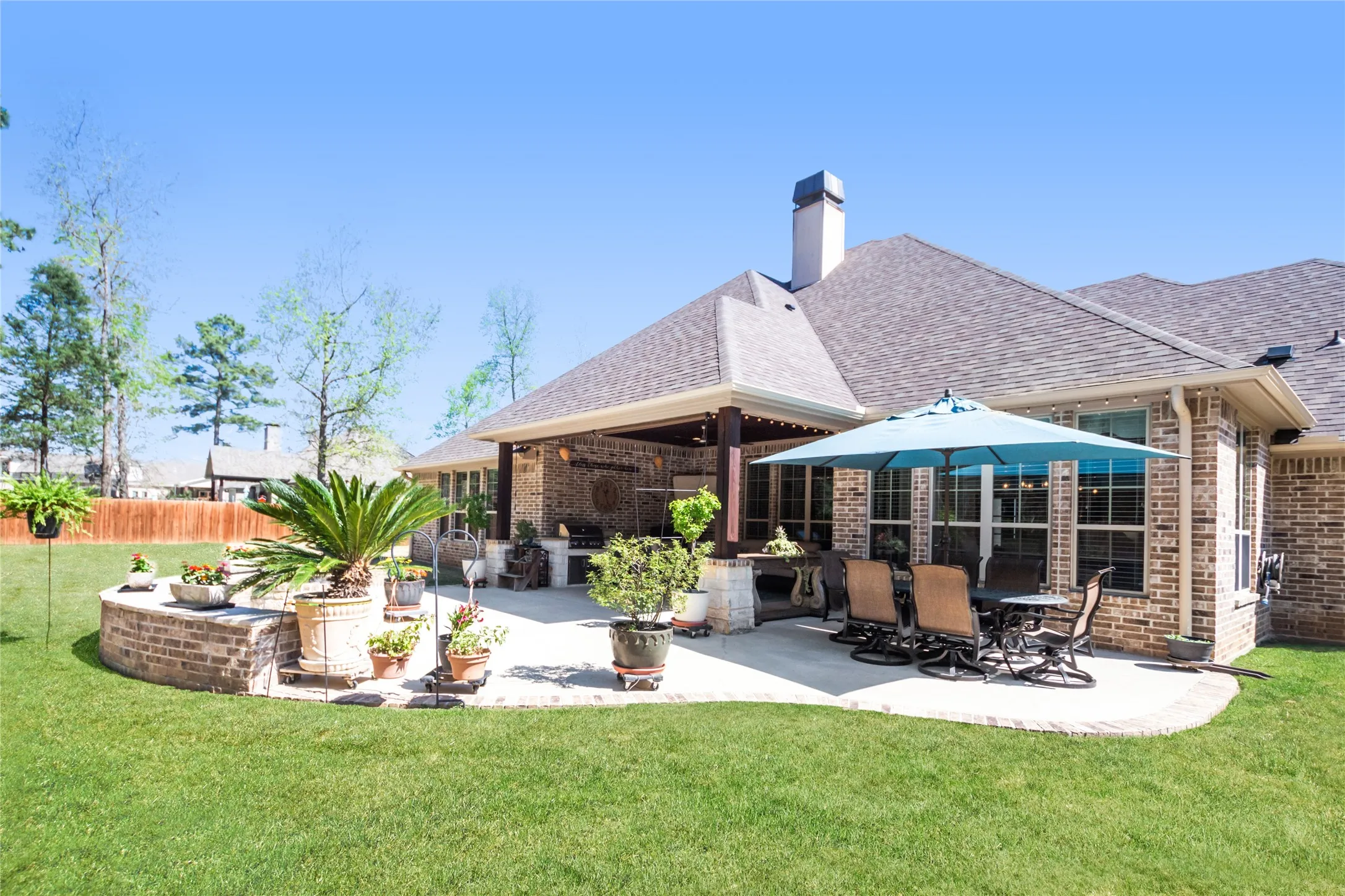 Single Family Residence For Sale in Smith County , 12065 Jazmin Circle, Flint, Texas 75762, 4 Bedrooms, 4 Bathrooms, 2 Garage spaces, 3,454 Sqft, built in 2014, Preowned, Price $795,000, mls#21209469, Real Estate Agent in Flint, Homes For Sale in Smith county, Homes For Sale in Flint, Realtor in Flint Texas, Real Estate Brokerage Independent Realty Texas, Luminita Cordes Realtor