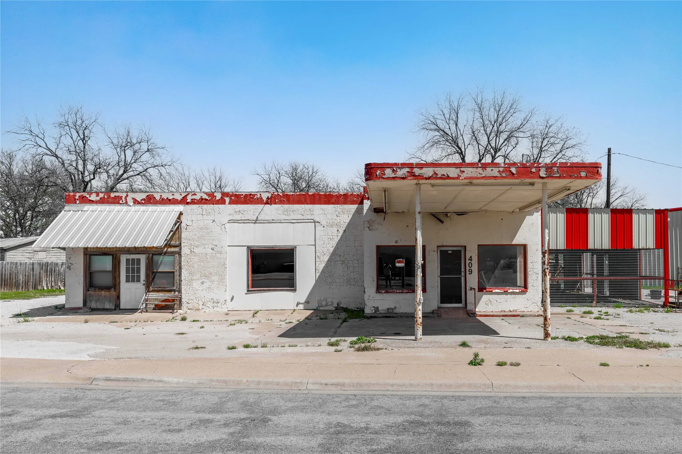 Retail For Sale in Comanche County , 409 N Texas Street, De Leon, Texas 76444, 0, 0, Garage spaces, 0 Sqft, built in 1945, Preowned, mls#21216652, Real Estate Agent in De Leon, Homes For Sale in Comanche county, Homes For Sale in De Leon, Realtor in De Leon Texas, Real Estate Brokerage Independent Realty Texas, Luminita Cordes Realtor