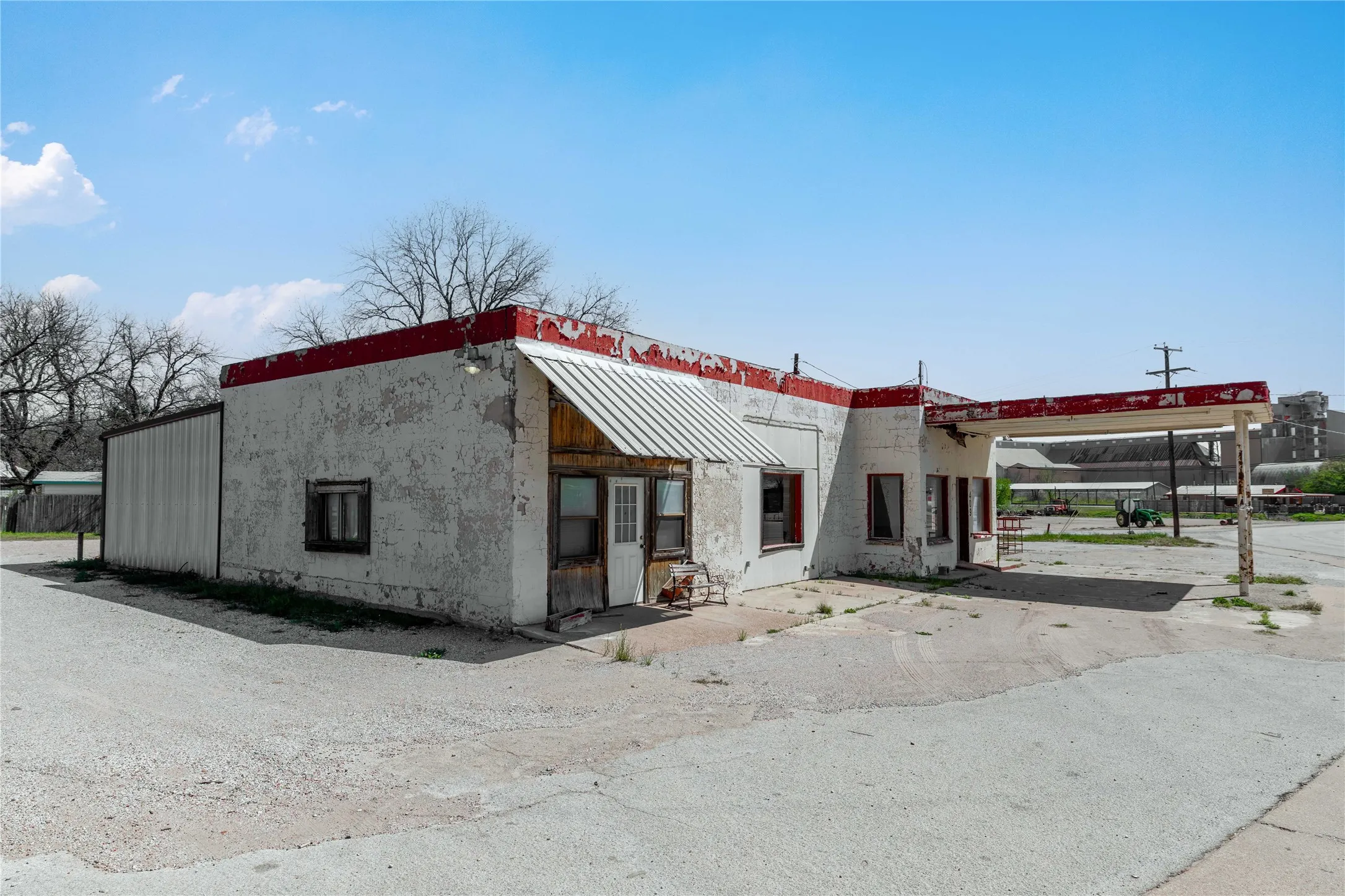 Retail For Sale in Comanche County , 409 N Texas Street, De Leon, Texas 76444, 0, 0, Garage spaces, 0 Sqft, built in 1945, Preowned, mls#21216652, Real Estate Agent in De Leon, Homes For Sale in Comanche county, Homes For Sale in De Leon, Realtor in De Leon Texas, Real Estate Brokerage Independent Realty Texas, Luminita Cordes Realtor