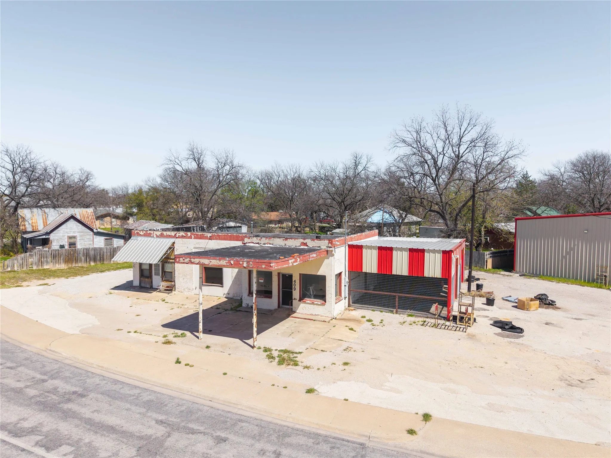 Retail For Sale in Comanche County , 409 N Texas Street, De Leon, Texas 76444, 0, 0, Garage spaces, 0 Sqft, built in 1945, Preowned, mls#21216652, Real Estate Agent in De Leon, Homes For Sale in Comanche county, Homes For Sale in De Leon, Realtor in De Leon Texas, Real Estate Brokerage Independent Realty Texas, Luminita Cordes Realtor