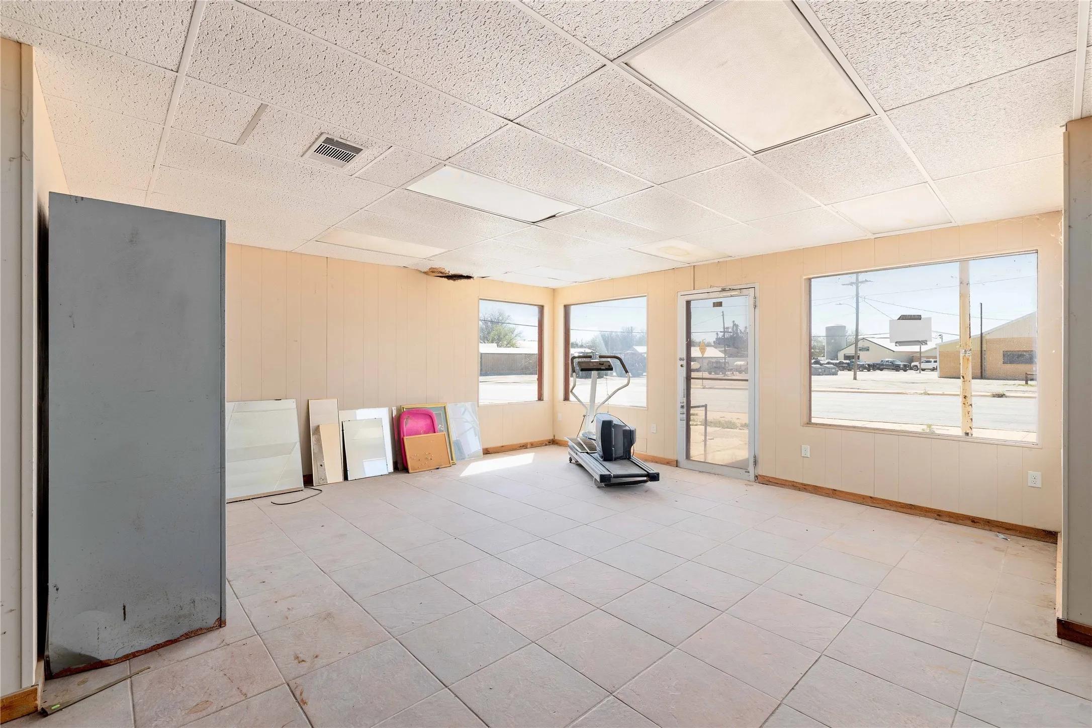 Retail For Sale in Comanche County , 409 N Texas Street, De Leon, Texas 76444, 0, 0, Garage spaces, 0 Sqft, built in 1945, Preowned, mls#21216652, Real Estate Agent in De Leon, Homes For Sale in Comanche county, Homes For Sale in De Leon, Realtor in De Leon Texas, Real Estate Brokerage Independent Realty Texas, Luminita Cordes Realtor