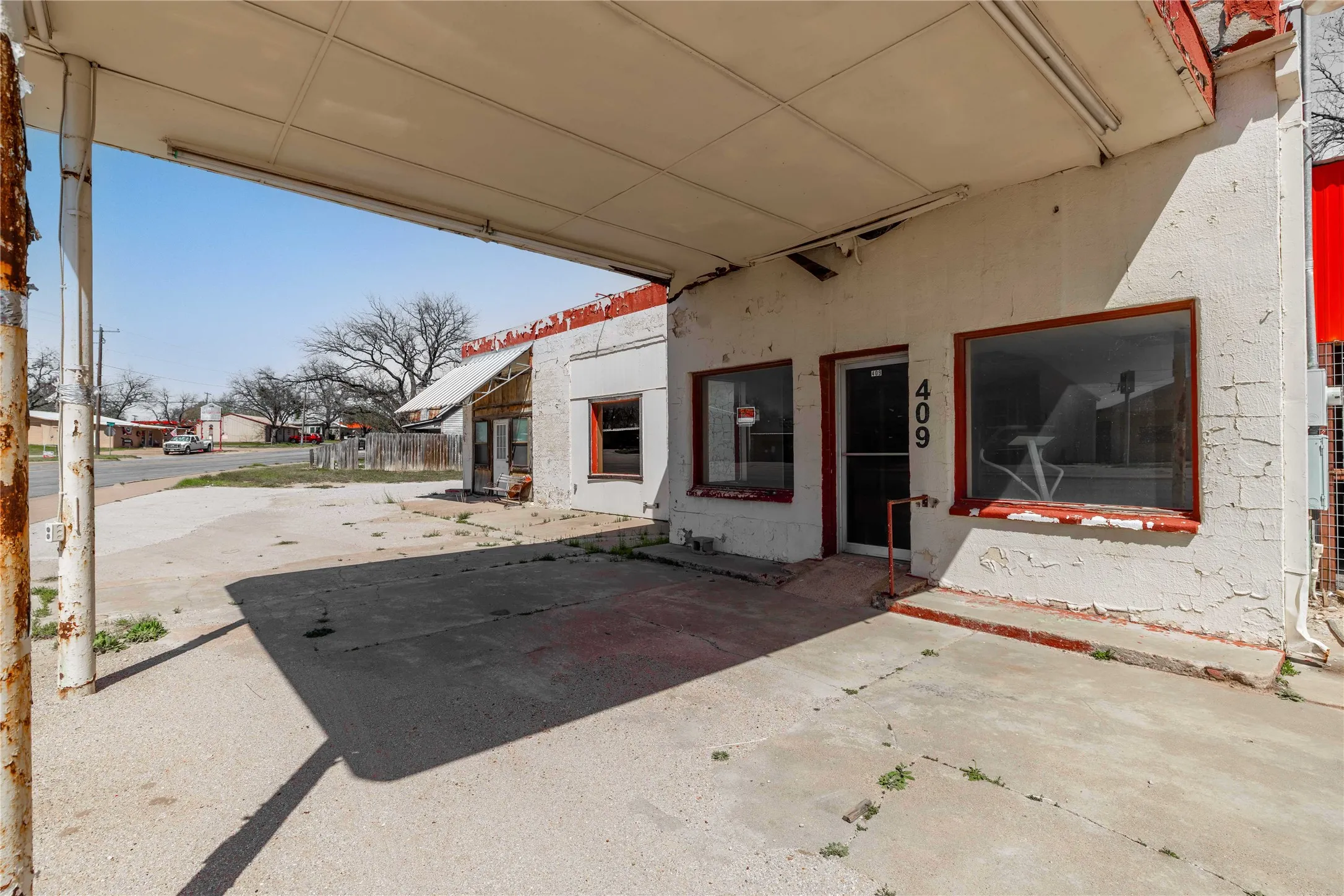 Retail For Sale in Comanche County , 409 N Texas Street, De Leon, Texas 76444, 0, 0, Garage spaces, 0 Sqft, built in 1945, Preowned, mls#21216652, Real Estate Agent in De Leon, Homes For Sale in Comanche county, Homes For Sale in De Leon, Realtor in De Leon Texas, Real Estate Brokerage Independent Realty Texas, Luminita Cordes Realtor