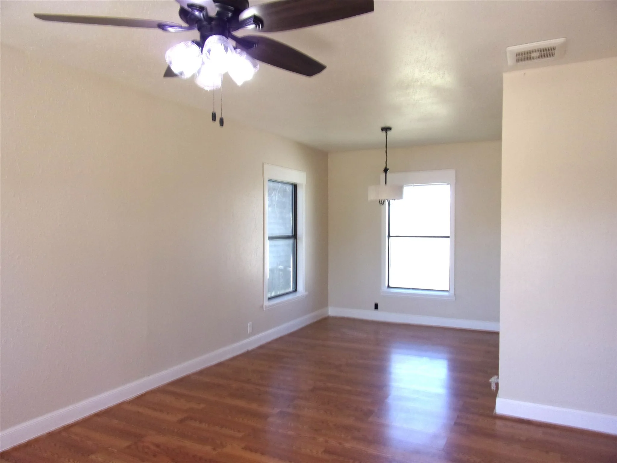 Single Family Residence For Sale in San Saba County , 1902 W Dry Street, San Saba, Texas 76877, 3 Bedroom, 1 Bathroom, 1 Garage spaces, 966 Sqft, built in 1940, mls#21216769, Real Estate Agent in San Saba, Homes For Sale in San Saba county, Homes For Sale in San Saba, Realtor in San Saba Texas, Real Estate Brokerage Independent Realty Texas, Luminita Cordes Realtor