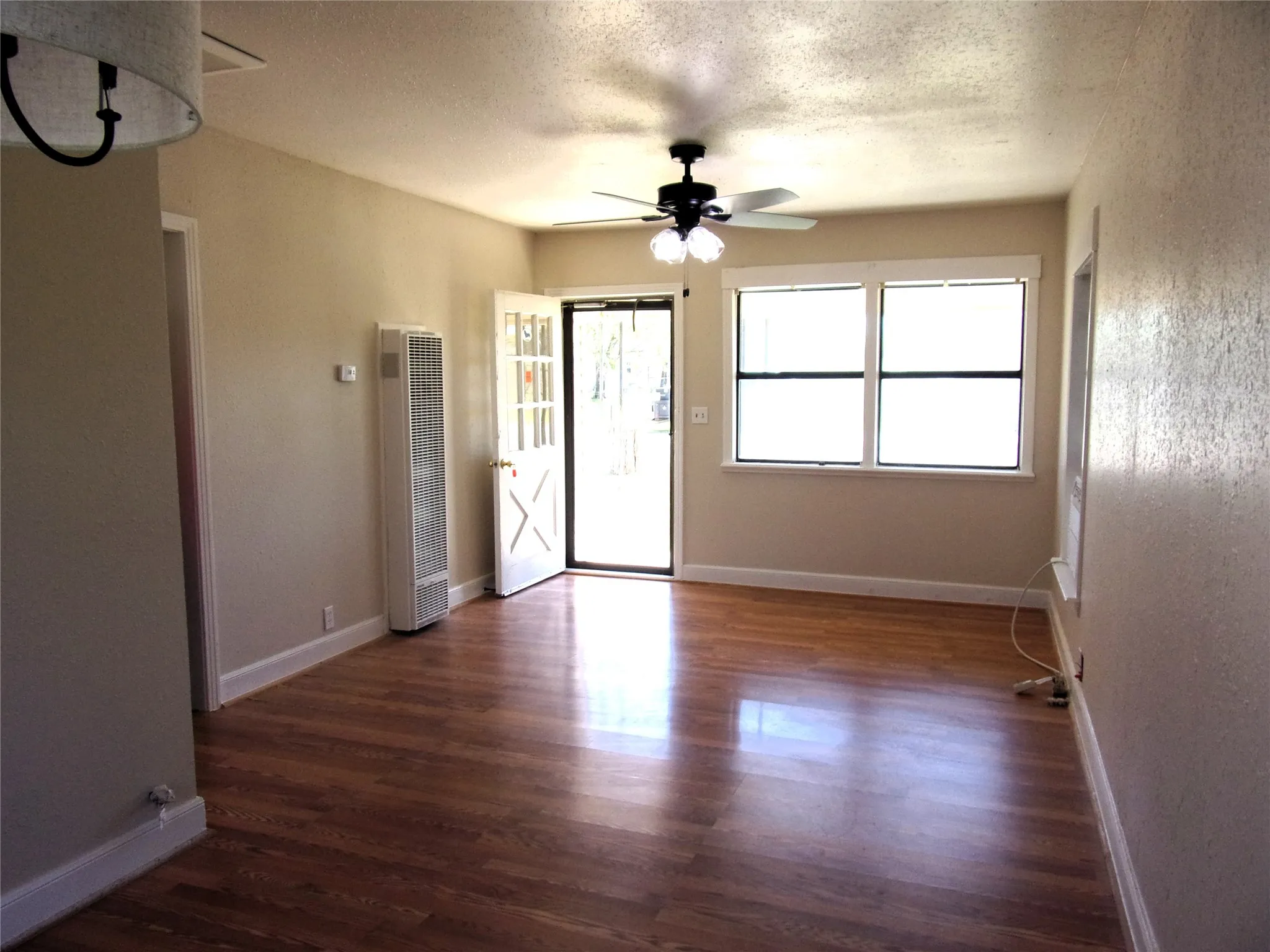 Single Family Residence For Sale in San Saba County , 1902 W Dry Street, San Saba, Texas 76877, 3 Bedroom, 1 Bathroom, 1 Garage spaces, 966 Sqft, built in 1940, mls#21216769, Real Estate Agent in San Saba, Homes For Sale in San Saba county, Homes For Sale in San Saba, Realtor in San Saba Texas, Real Estate Brokerage Independent Realty Texas, Luminita Cordes Realtor
