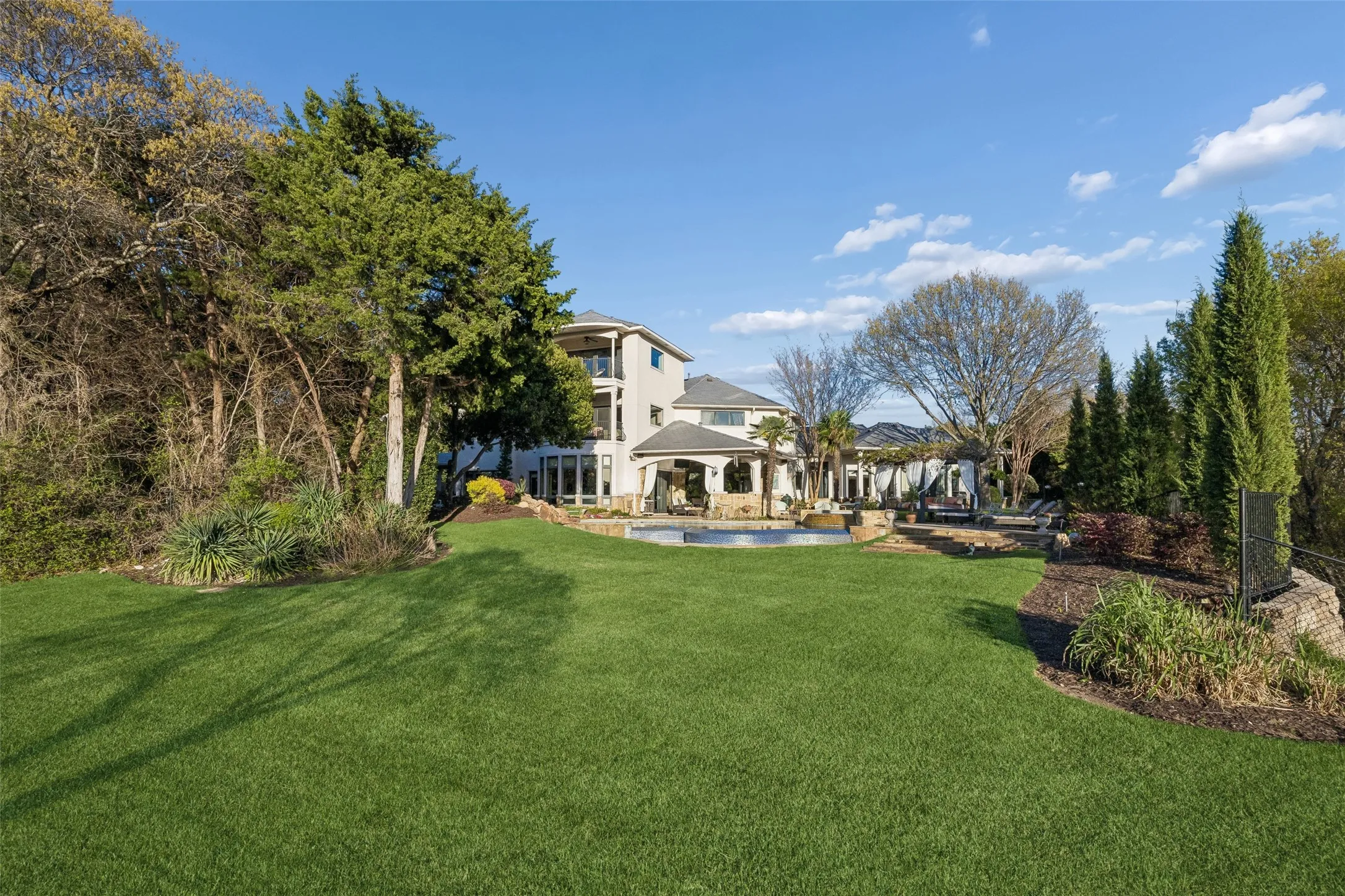 Single Family Residence For Sale in Dallas County , 707 Oakhill Lane, Cedar Hill, Texas 75104, 5 Bedroom, 7 Bathroom, 4 Garage spaces, 5,400 Sqft, built in 2007, Preowned, mls#21212292, Real Estate Agent in Cedar Hill, Homes For Sale in Dallas county, Homes For Sale in Cedar Hill, Realtor in Cedar Hill Texas, Real Estate Brokerage Independent Realty Texas, Luminita Cordes Realtor