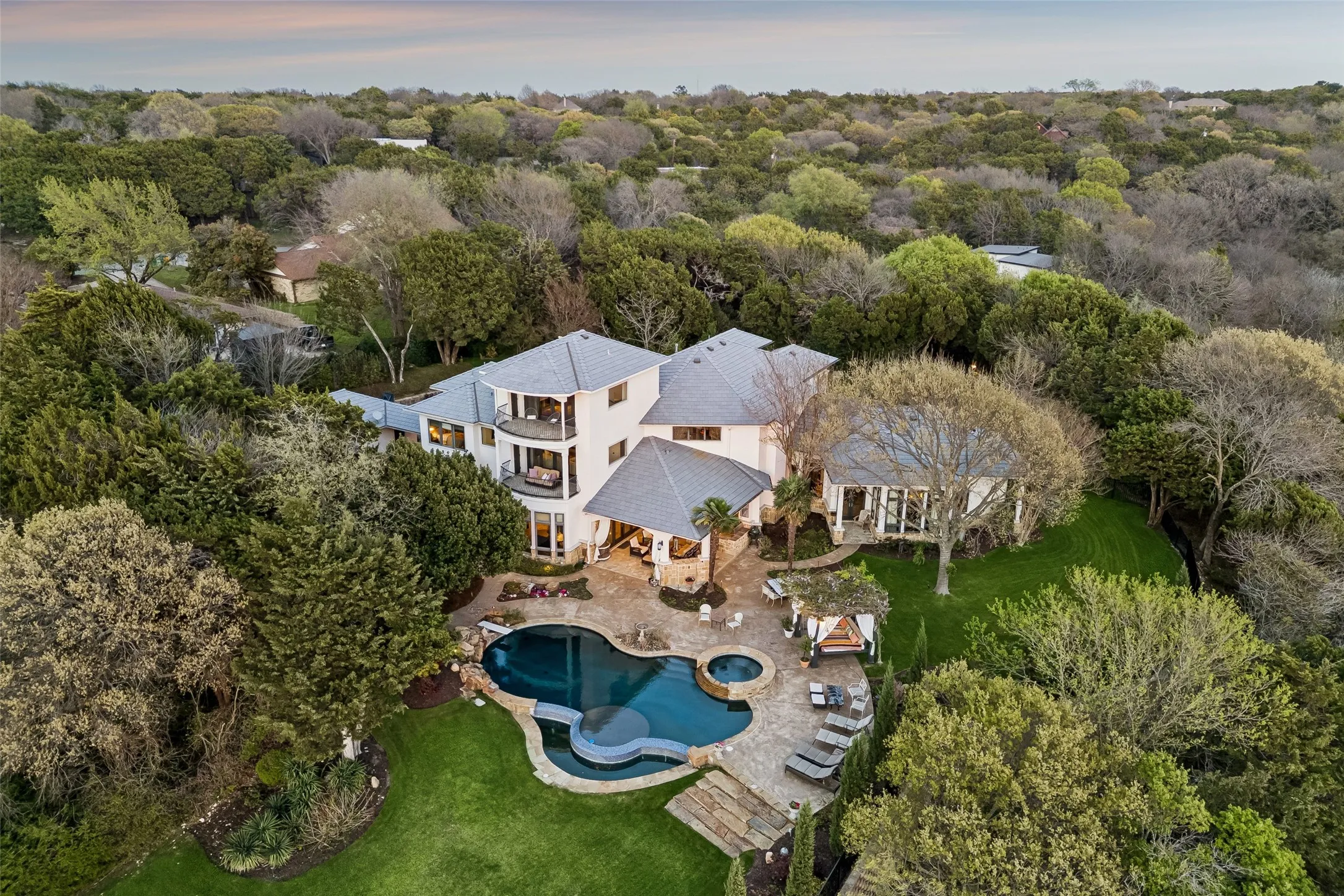 Single Family Residence For Sale in Dallas County , 707 Oakhill Lane, Cedar Hill, Texas 75104, 5 Bedroom, 7 Bathroom, 4 Garage spaces, 5,400 Sqft, built in 2007, Preowned, mls#21212292, Real Estate Agent in Cedar Hill, Homes For Sale in Dallas county, Homes For Sale in Cedar Hill, Realtor in Cedar Hill Texas, Real Estate Brokerage Independent Realty Texas, Luminita Cordes Realtor