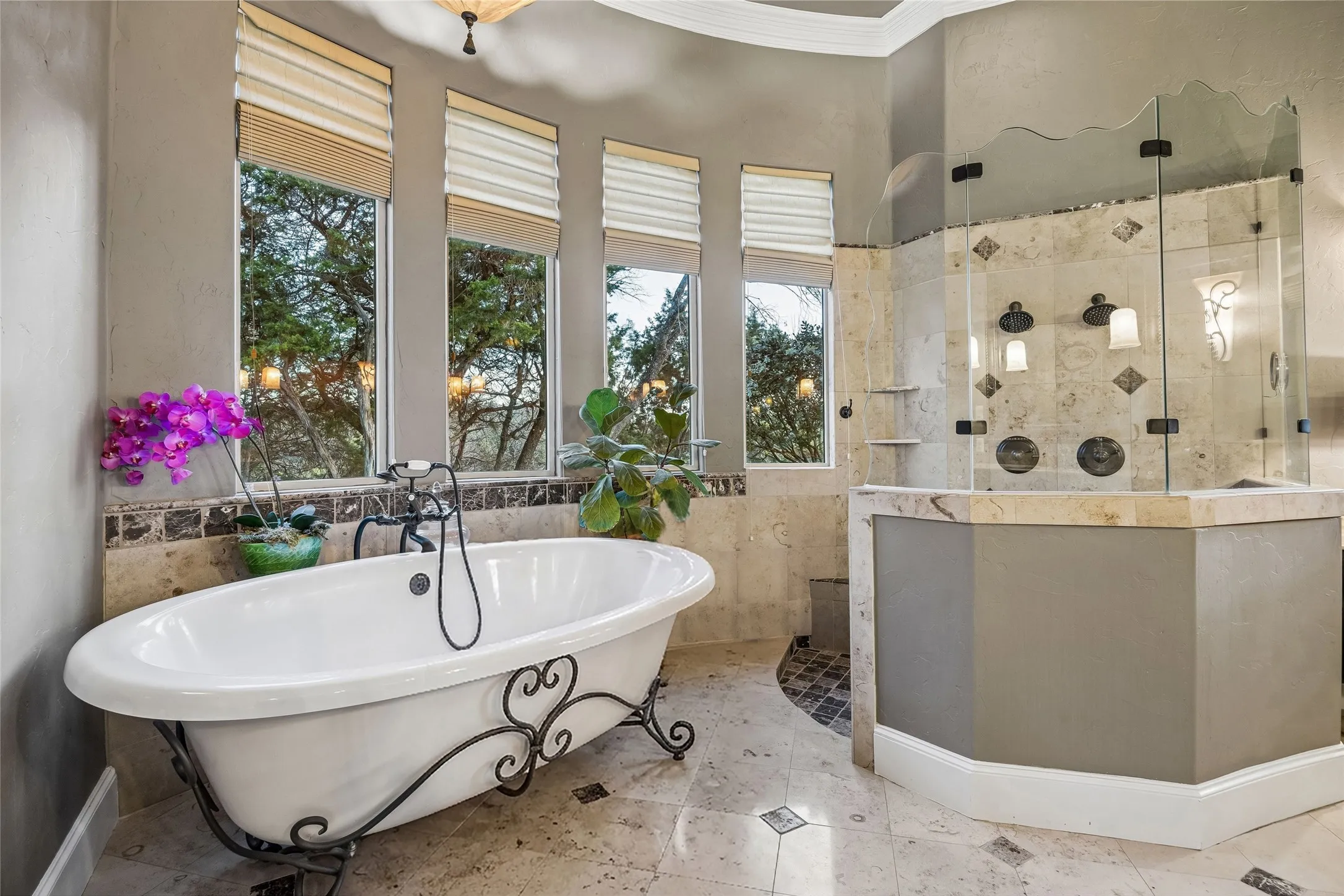 Single Family Residence For Sale in Dallas County , 707 Oakhill Lane, Cedar Hill, Texas 75104, 5 Bedroom, 7 Bathroom, 4 Garage spaces, 5,400 Sqft, built in 2007, Preowned, mls#21212292, Real Estate Agent in Cedar Hill, Homes For Sale in Dallas county, Homes For Sale in Cedar Hill, Realtor in Cedar Hill Texas, Real Estate Brokerage Independent Realty Texas, Luminita Cordes Realtor