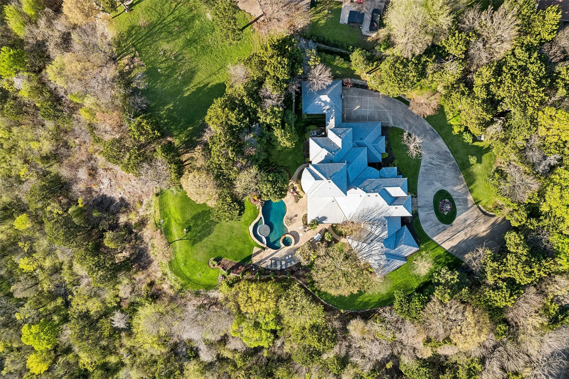 Single Family Residence For Sale in Dallas County , 707 Oakhill Lane, Cedar Hill, Texas 75104, 5 Bedroom, 7 Bathroom, 4 Garage spaces, 5,400 Sqft, built in 2007, Preowned, mls#21212292, Real Estate Agent in Cedar Hill, Homes For Sale in Dallas county, Homes For Sale in Cedar Hill, Realtor in Cedar Hill Texas, Real Estate Brokerage Independent Realty Texas, Luminita Cordes Realtor