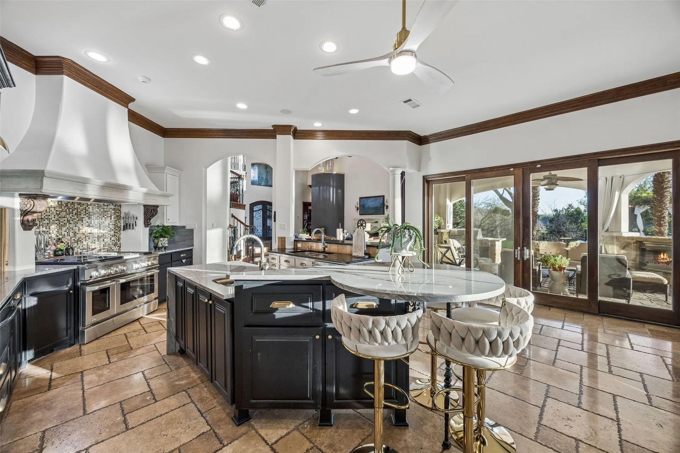 Single Family Residence For Sale in Dallas County , 707 Oakhill Lane, Cedar Hill, Texas 75104, 5 Bedroom, 7 Bathroom, 4 Garage spaces, 5,400 Sqft, built in 2007, Preowned, mls#21212292, Real Estate Agent in Cedar Hill, Homes For Sale in Dallas county, Homes For Sale in Cedar Hill, Realtor in Cedar Hill Texas, Real Estate Brokerage Independent Realty Texas, Luminita Cordes Realtor