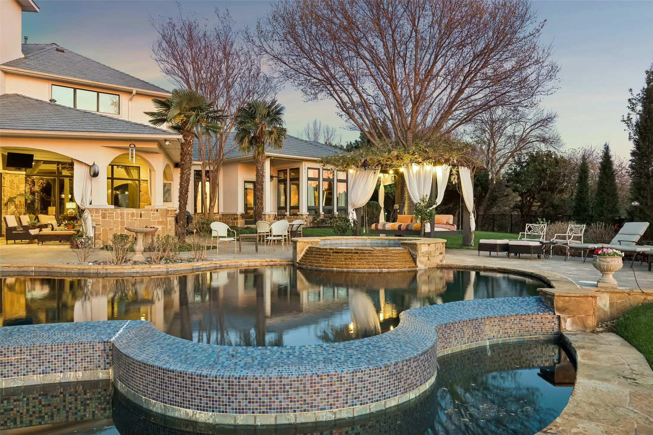 Single Family Residence For Sale in Dallas County , 707 Oakhill Lane, Cedar Hill, Texas 75104, 5 Bedroom, 7 Bathroom, 4 Garage spaces, 5,400 Sqft, built in 2007, Preowned, mls#21212292, Real Estate Agent in Cedar Hill, Homes For Sale in Dallas county, Homes For Sale in Cedar Hill, Realtor in Cedar Hill Texas, Real Estate Brokerage Independent Realty Texas, Luminita Cordes Realtor