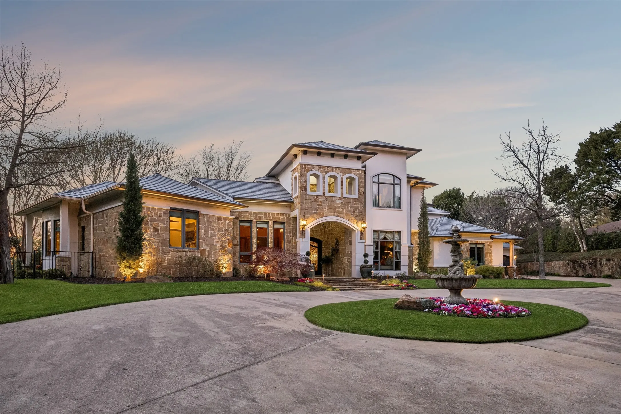 Single Family Residence For Sale in Dallas County , 707 Oakhill Lane, Cedar Hill, Texas 75104, 5 Bedroom, 7 Bathroom, 4 Garage spaces, 5,400 Sqft, built in 2007, Preowned, mls#21212292, Real Estate Agent in Cedar Hill, Homes For Sale in Dallas county, Homes For Sale in Cedar Hill, Realtor in Cedar Hill Texas, Real Estate Brokerage Independent Realty Texas, Luminita Cordes Realtor