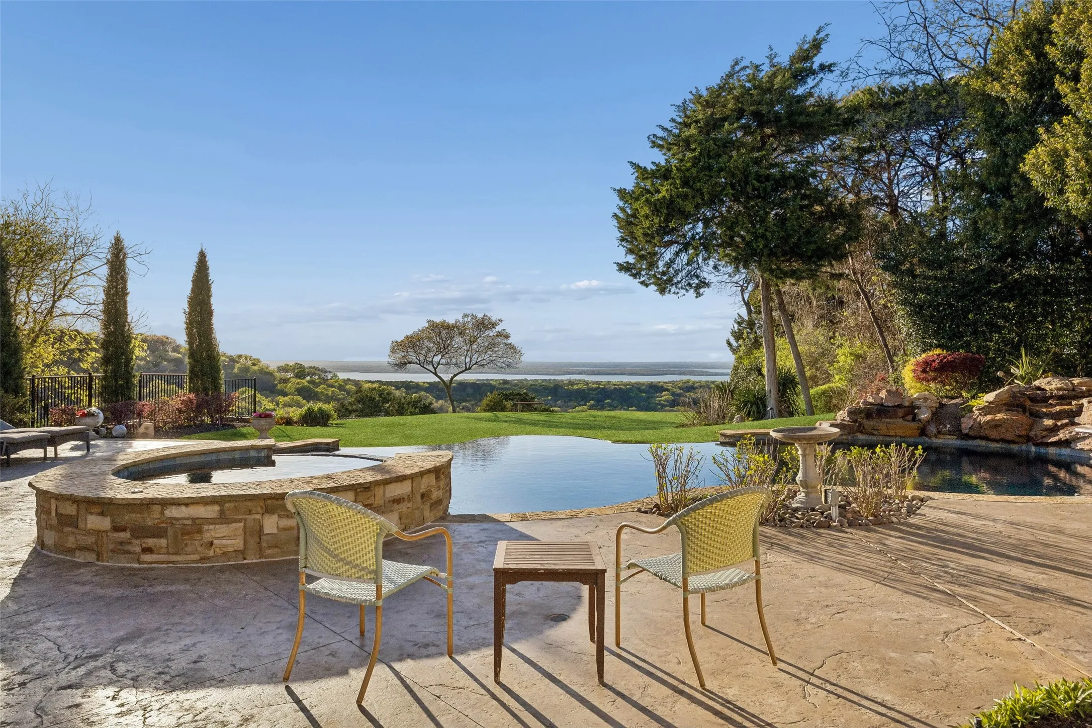 Single Family Residence For Sale in Dallas County , 707 Oakhill Lane, Cedar Hill, Texas 75104, 5 Bedroom, 7 Bathroom, 4 Garage spaces, 5,400 Sqft, built in 2007, Preowned, mls#21212292, Real Estate Agent in Cedar Hill, Homes For Sale in Dallas county, Homes For Sale in Cedar Hill, Realtor in Cedar Hill Texas, Real Estate Brokerage Independent Realty Texas, Luminita Cordes Realtor