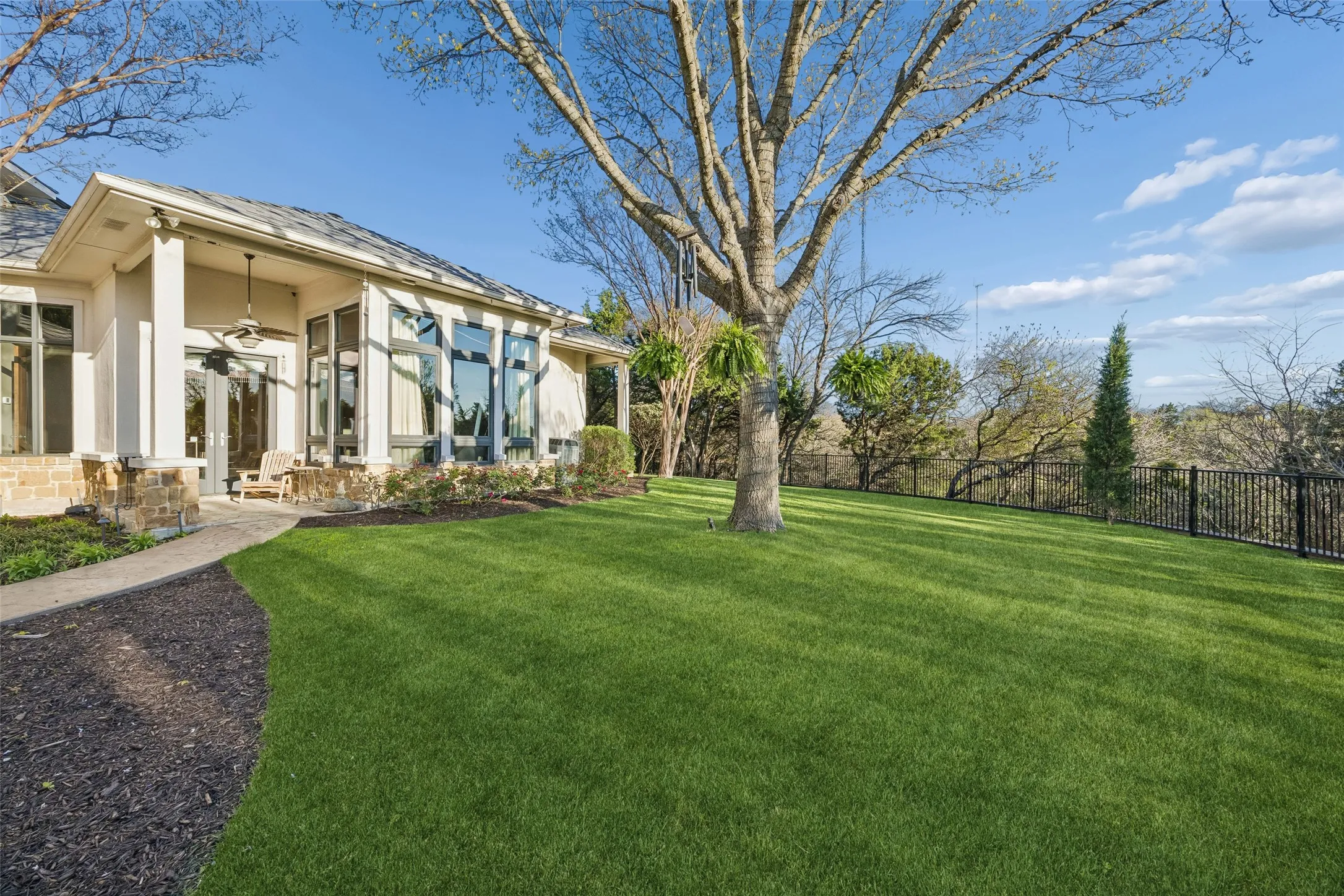 Single Family Residence For Sale in Dallas County , 707 Oakhill Lane, Cedar Hill, Texas 75104, 5 Bedroom, 7 Bathroom, 4 Garage spaces, 5,400 Sqft, built in 2007, Preowned, mls#21212292, Real Estate Agent in Cedar Hill, Homes For Sale in Dallas county, Homes For Sale in Cedar Hill, Realtor in Cedar Hill Texas, Real Estate Brokerage Independent Realty Texas, Luminita Cordes Realtor