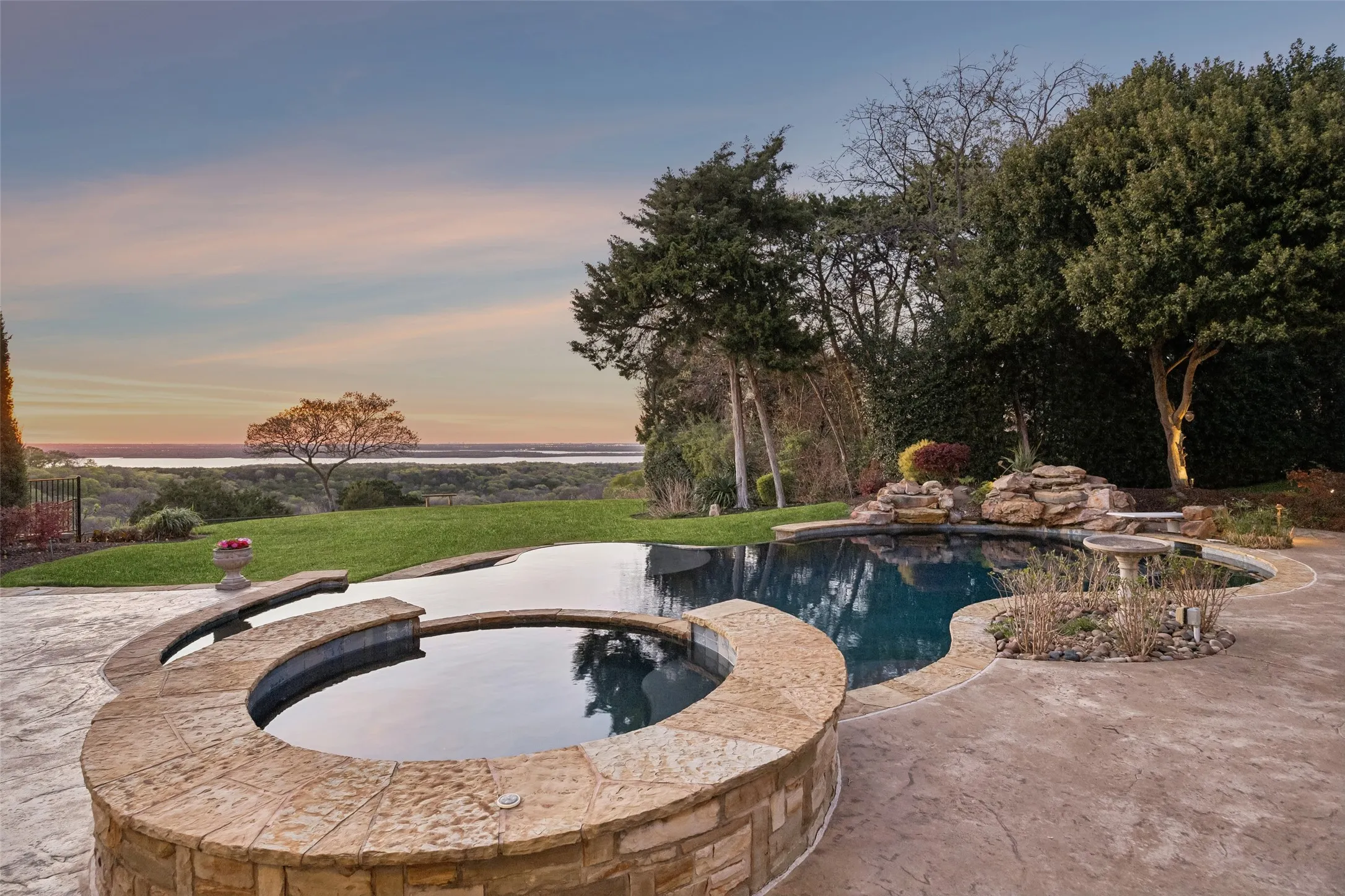 Single Family Residence For Sale in Dallas County , 707 Oakhill Lane, Cedar Hill, Texas 75104, 5 Bedroom, 7 Bathroom, 4 Garage spaces, 5,400 Sqft, built in 2007, Preowned, mls#21212292, Real Estate Agent in Cedar Hill, Homes For Sale in Dallas county, Homes For Sale in Cedar Hill, Realtor in Cedar Hill Texas, Real Estate Brokerage Independent Realty Texas, Luminita Cordes Realtor