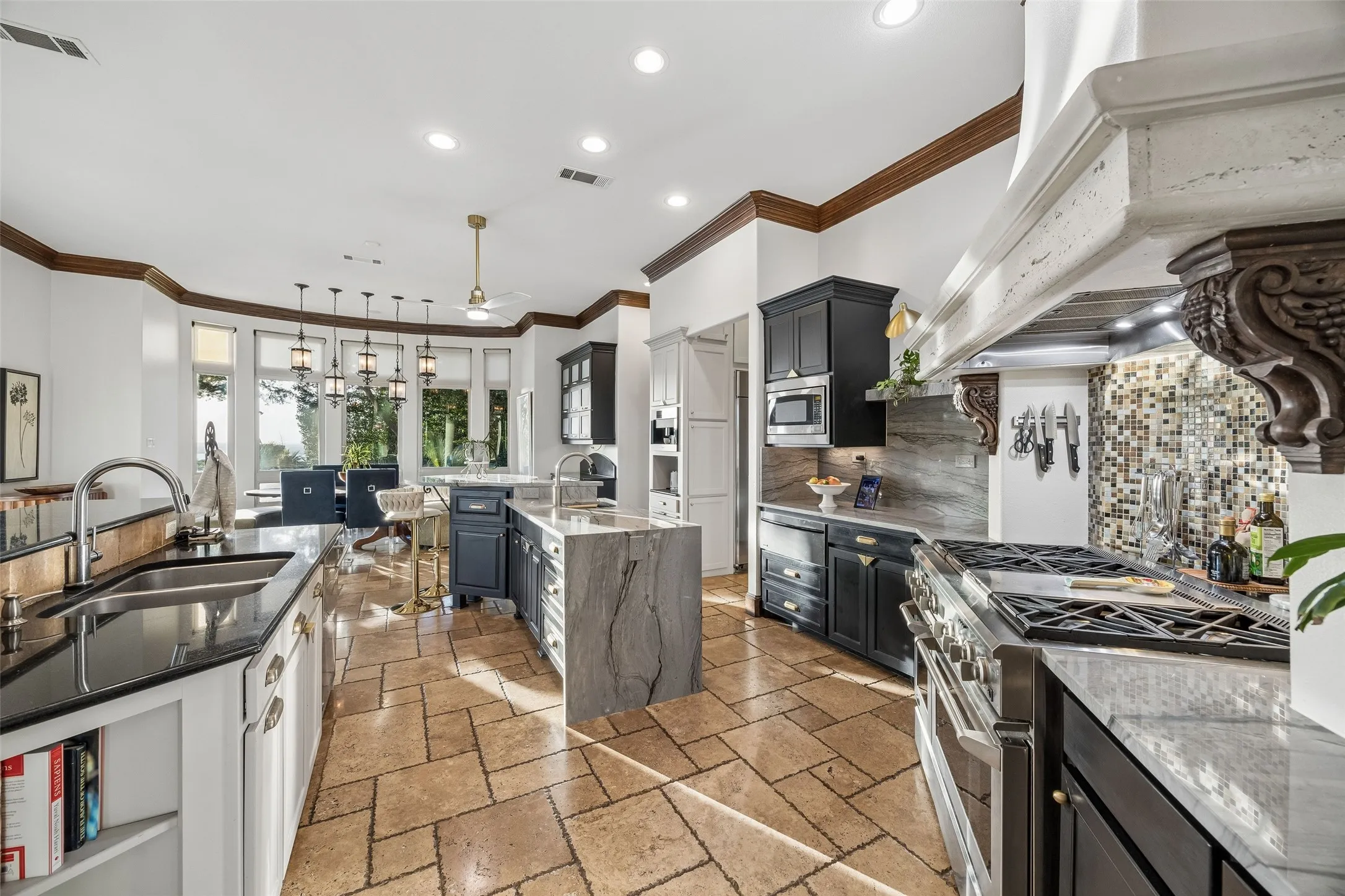 Single Family Residence For Sale in Dallas County , 707 Oakhill Lane, Cedar Hill, Texas 75104, 5 Bedroom, 7 Bathroom, 4 Garage spaces, 5,400 Sqft, built in 2007, Preowned, mls#21212292, Real Estate Agent in Cedar Hill, Homes For Sale in Dallas county, Homes For Sale in Cedar Hill, Realtor in Cedar Hill Texas, Real Estate Brokerage Independent Realty Texas, Luminita Cordes Realtor