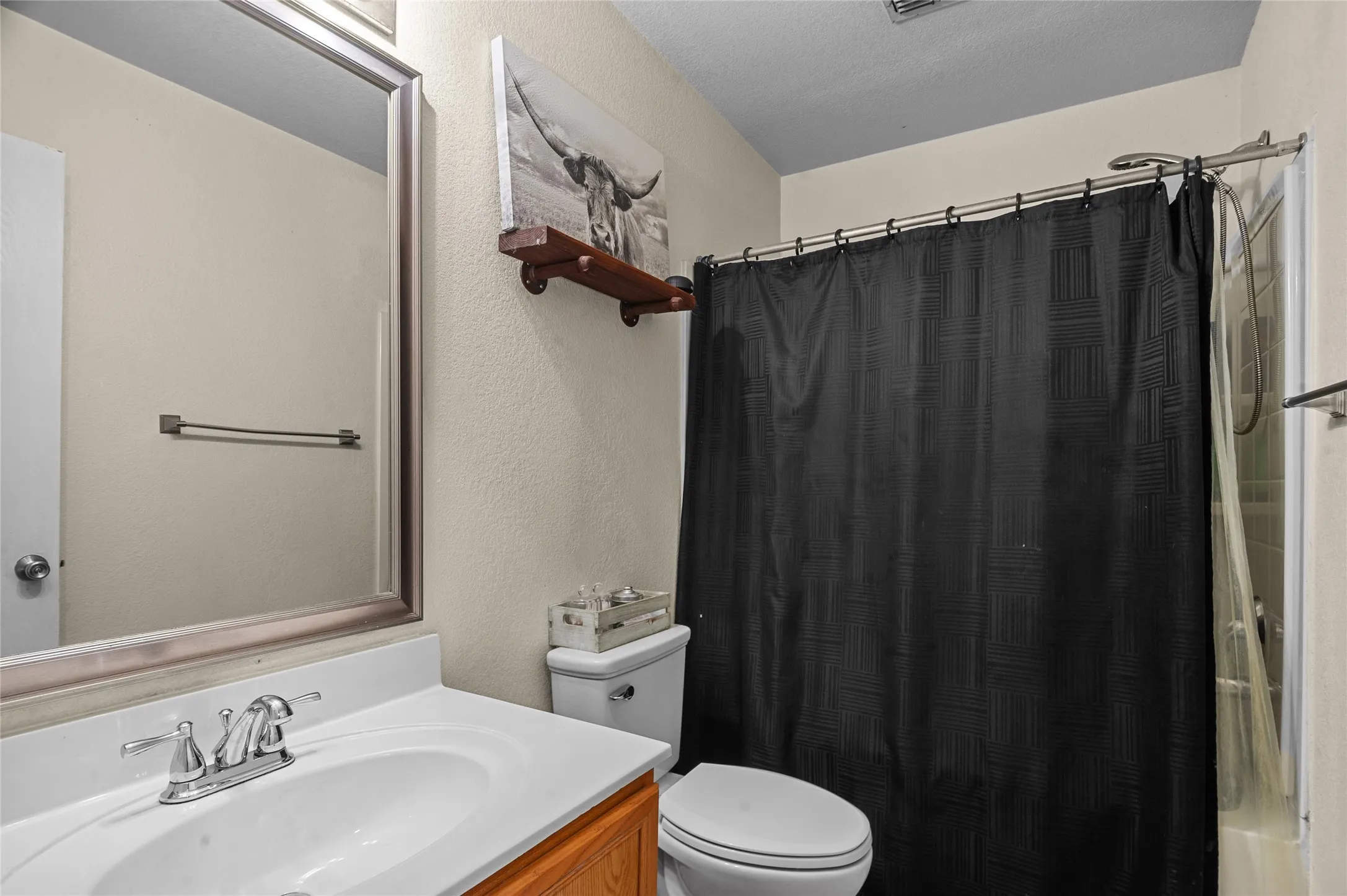 Full bath with vanity and shower / bath combo