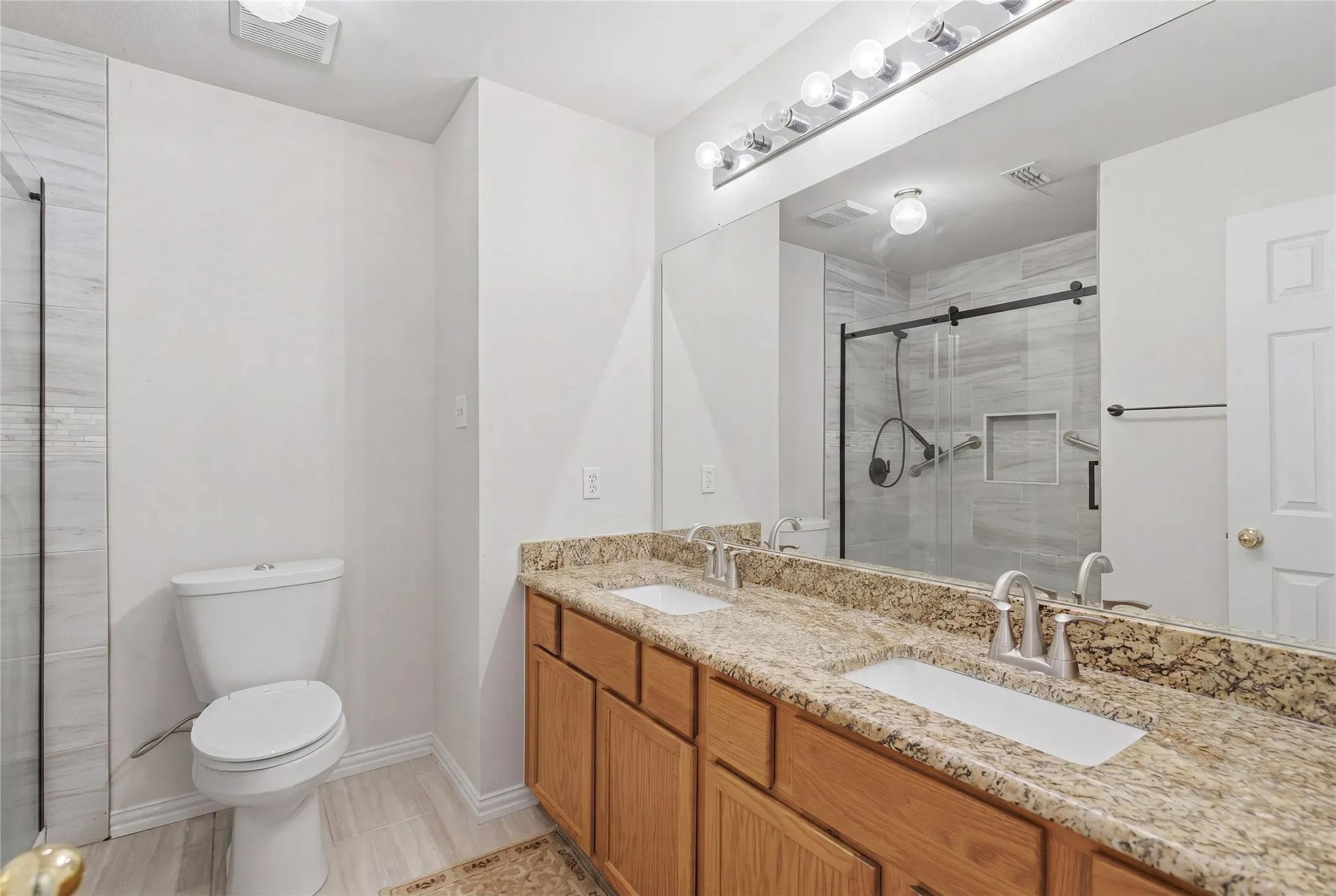 Single Family Residence For Sale in Dallas County , 6809 Westover, Rowlett, Texas 75089, 4 Bedroom, 2 Bathroom, 2 Garage spaces, 2,274 Sqft, built in 2002, mls#21216881, Real Estate Agent in Rowlett, Homes For Sale in Dallas county, Homes For Sale in Rowlett, Realtor in Rowlett Texas, Real Estate Brokerage Independent Realty Texas, Luminita Cordes Realtor