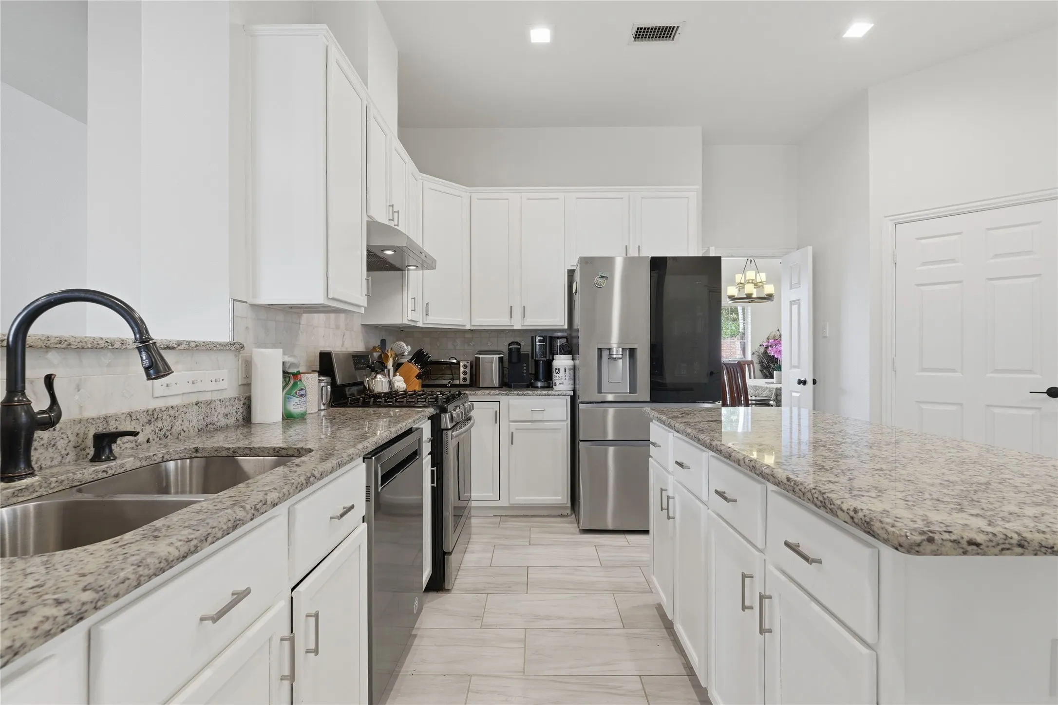 Single Family Residence For Sale in Dallas County , 6809 Westover, Rowlett, Texas 75089, 4 Bedroom, 2 Bathroom, 2 Garage spaces, 2,274 Sqft, built in 2002, mls#21216881, Real Estate Agent in Rowlett, Homes For Sale in Dallas county, Homes For Sale in Rowlett, Realtor in Rowlett Texas, Real Estate Brokerage Independent Realty Texas, Luminita Cordes Realtor