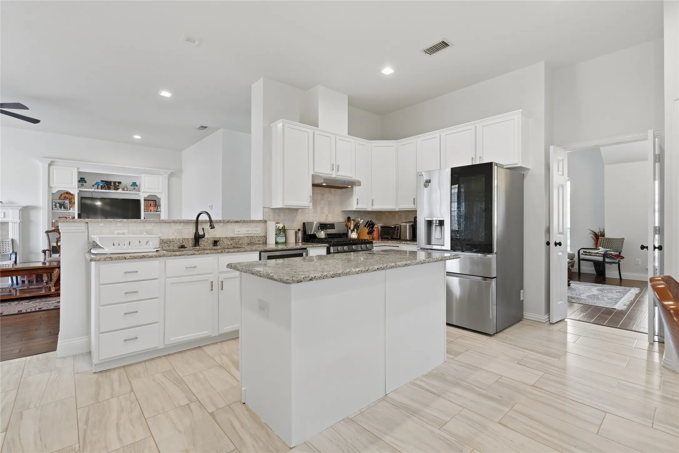 Single Family Residence For Sale in Dallas County , 6809 Westover, Rowlett, Texas 75089, 4 Bedroom, 2 Bathroom, 2 Garage spaces, 2,274 Sqft, built in 2002, mls#21216881, Real Estate Agent in Rowlett, Homes For Sale in Dallas county, Homes For Sale in Rowlett, Realtor in Rowlett Texas, Real Estate Brokerage Independent Realty Texas, Luminita Cordes Realtor