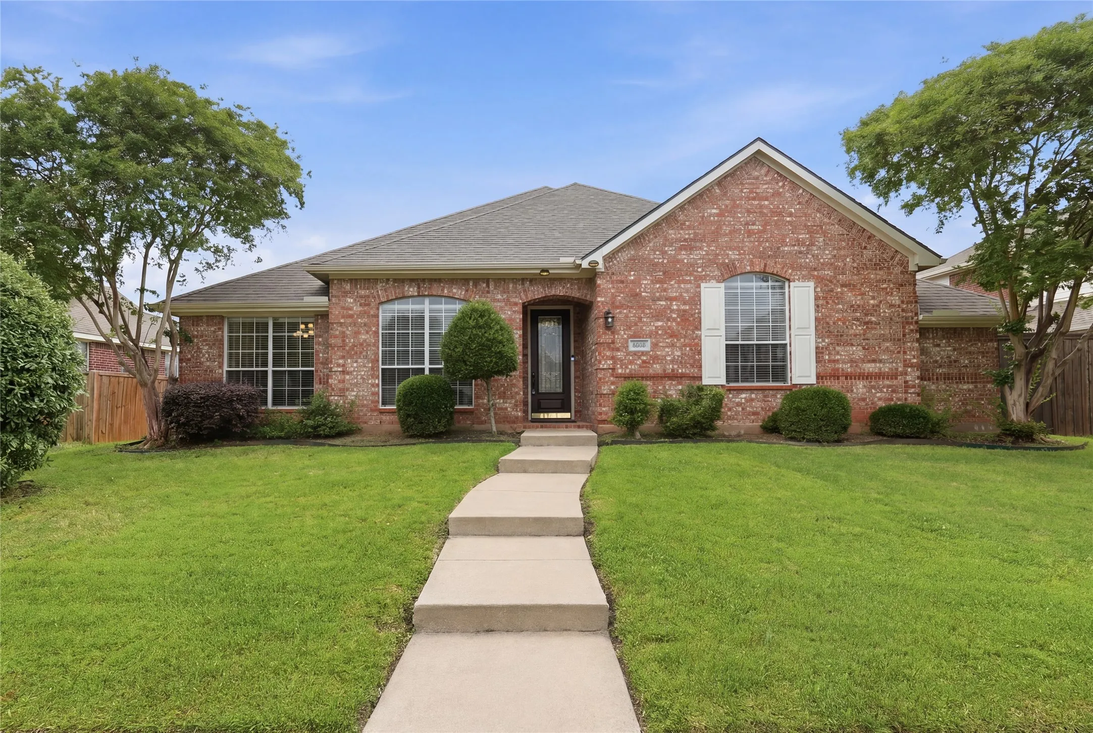 Single Family Residence For Sale in Dallas County , 6809 Westover, Rowlett, Texas 75089, 4 Bedroom, 2 Bathroom, 2 Garage spaces, 2,274 Sqft, built in 2002, mls#21216881, Real Estate Agent in Rowlett, Homes For Sale in Dallas county, Homes For Sale in Rowlett, Realtor in Rowlett Texas, Real Estate Brokerage Independent Realty Texas, Luminita Cordes Realtor