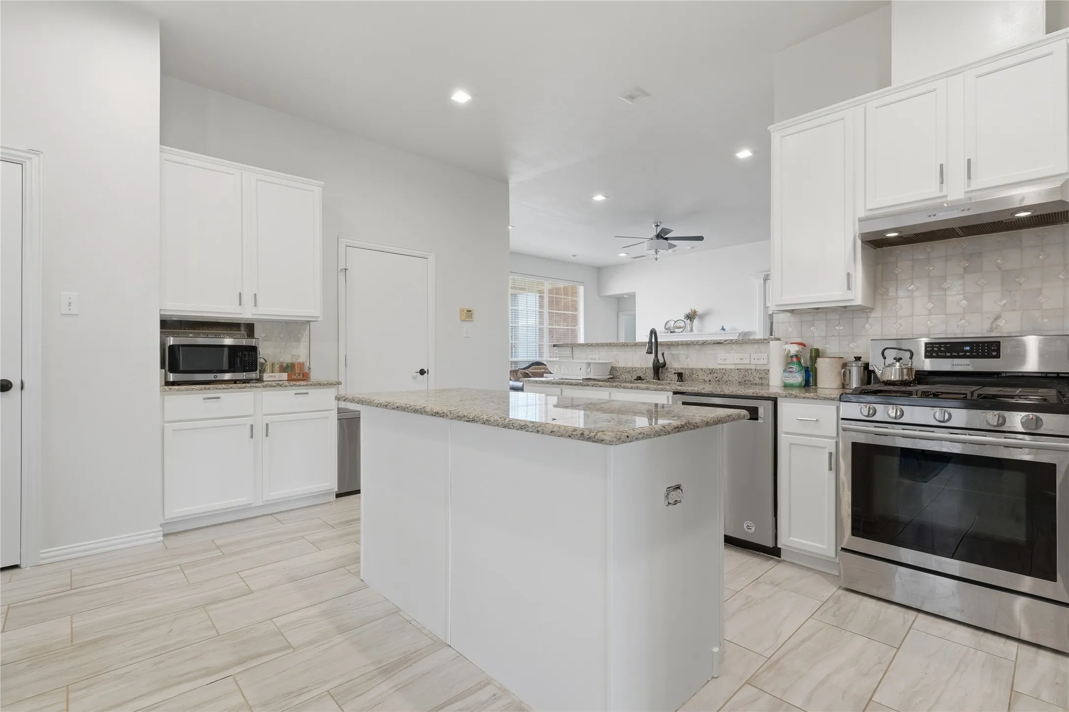 Single Family Residence For Sale in Dallas County , 6809 Westover, Rowlett, Texas 75089, 4 Bedroom, 2 Bathroom, 2 Garage spaces, 2,274 Sqft, built in 2002, mls#21216881, Real Estate Agent in Rowlett, Homes For Sale in Dallas county, Homes For Sale in Rowlett, Realtor in Rowlett Texas, Real Estate Brokerage Independent Realty Texas, Luminita Cordes Realtor