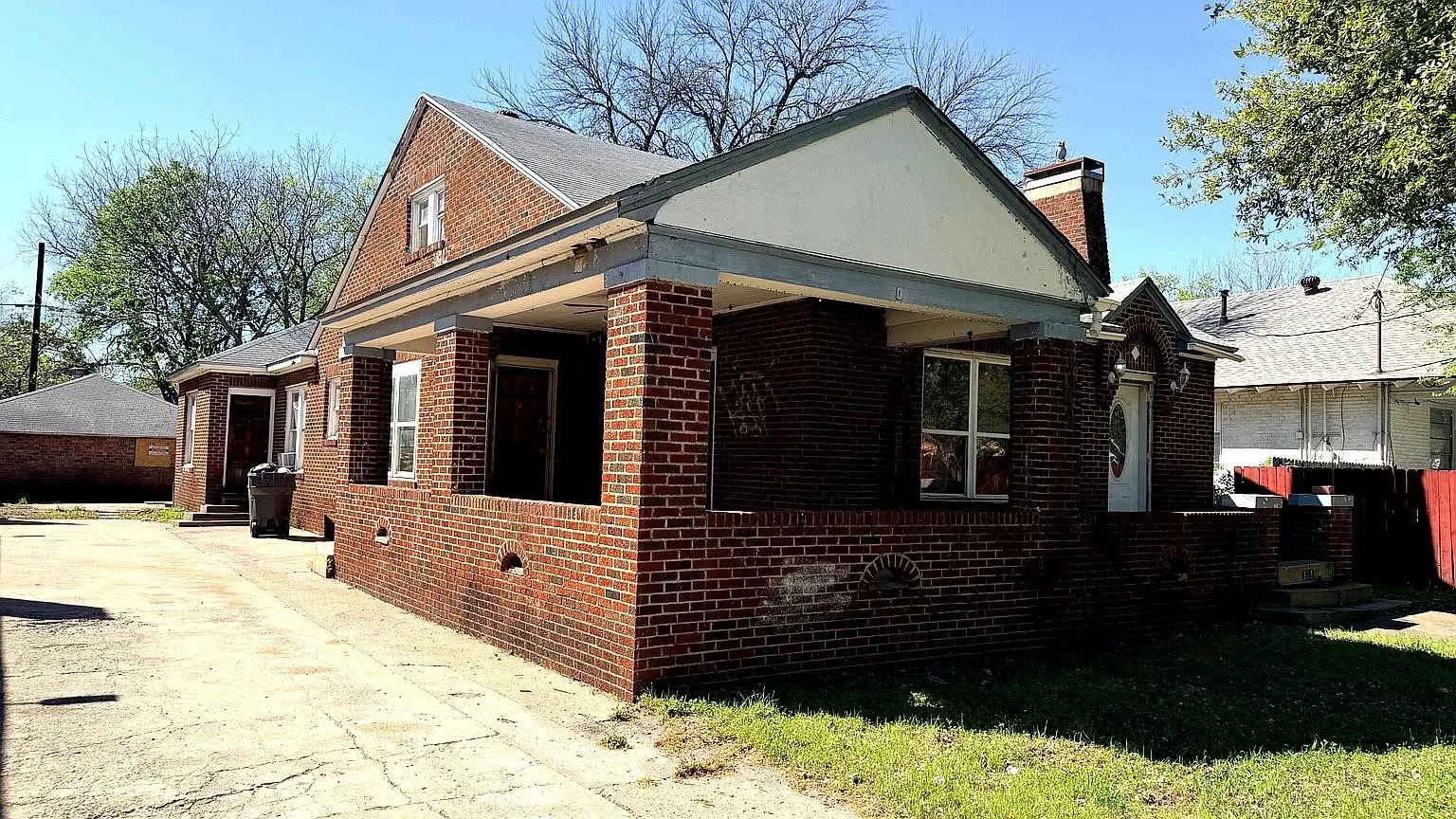 Duplex For Sale in Dallas County , 811 S Tyler Street, Dallas, Texas 75208, 3 Bedroom, 2 Bathroom, Garage spaces, 0 Sqft, built in 1926, mls#21209774, Real Estate Agent in Dallas, Homes For Sale in Dallas county, Homes For Sale in Dallas, Realtor in Dallas Texas, Real Estate Brokerage Independent Realty Texas, Luminita Cordes Realtor