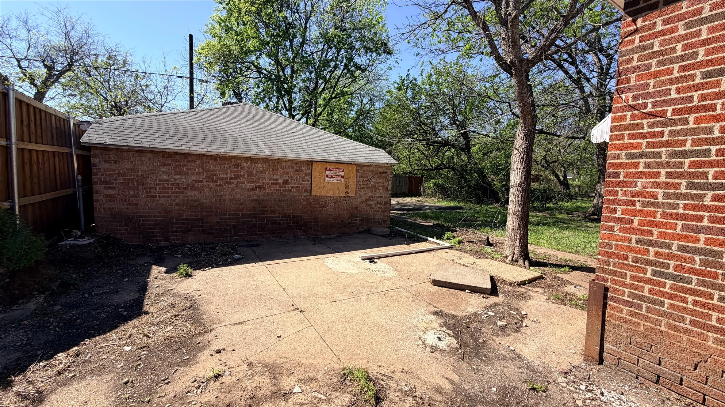Duplex For Sale in Dallas County , 811 S Tyler Street, Dallas, Texas 75208, 3 Bedroom, 2 Bathroom, Garage spaces, 0 Sqft, built in 1926, mls#21209774, Real Estate Agent in Dallas, Homes For Sale in Dallas county, Homes For Sale in Dallas, Realtor in Dallas Texas, Real Estate Brokerage Independent Realty Texas, Luminita Cordes Realtor